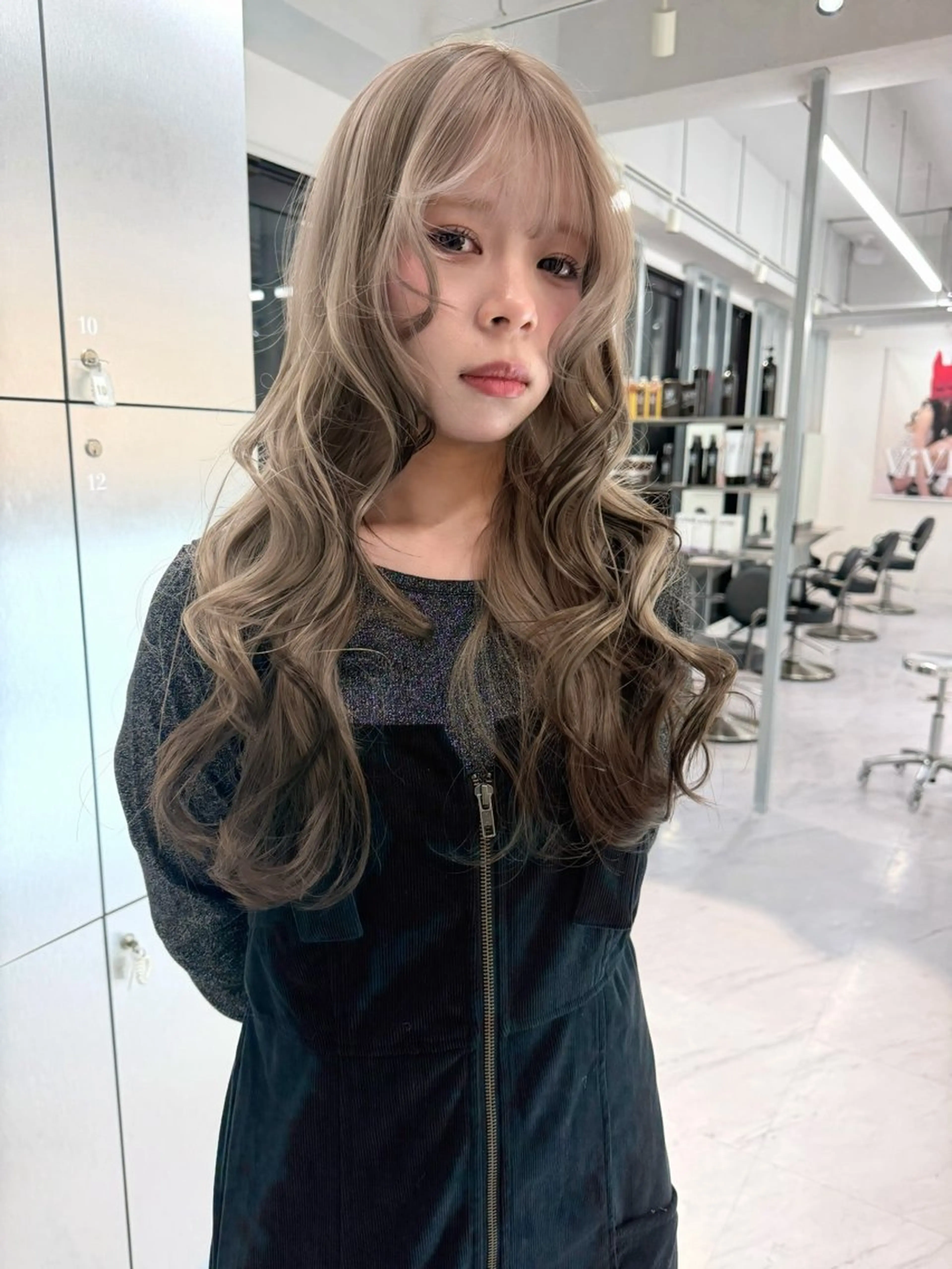 ロング カラー ベージュカラー ブリーチ ケアブリーチ デザインカラー ダブルカラー ヘアカラー TATSUブリーチ/ ミルクティーベージュのヘアスタイル