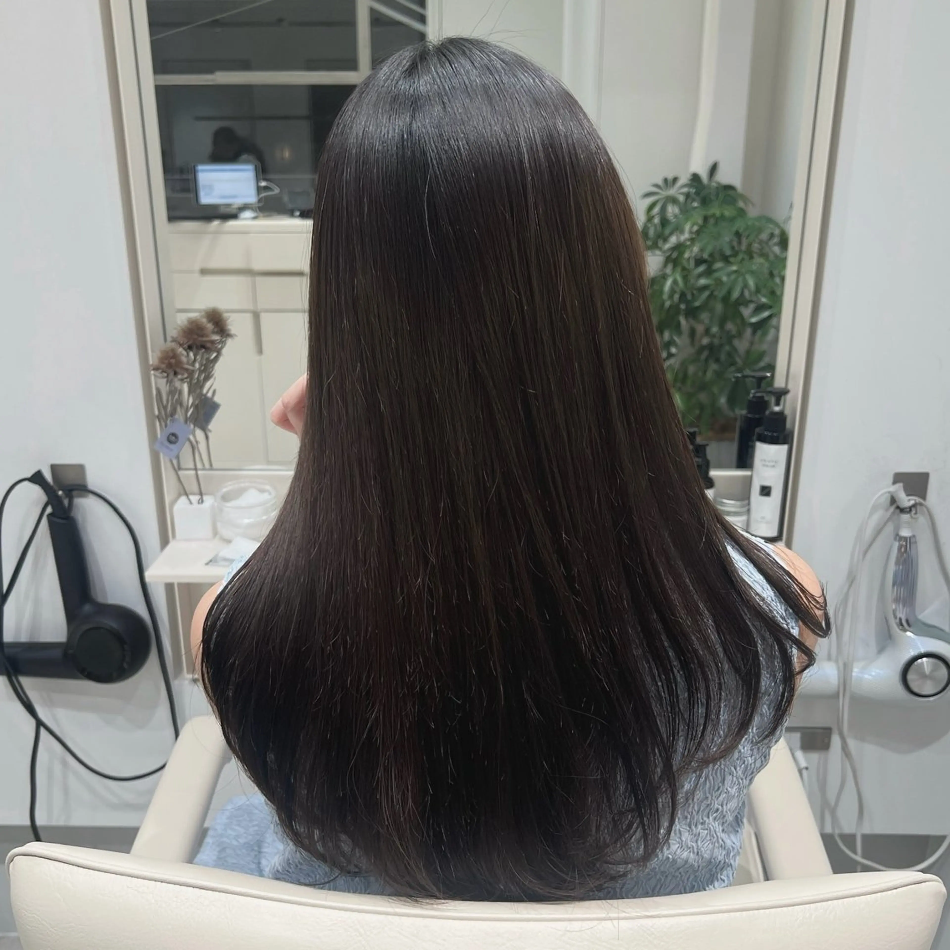 ロング カラー パーマ ヘアカラー 縮毛矯正 トリートメント ヘッドスパ ヘアセット 艶くすみカラー ‎/縮毛/川添桃花‎のヘアスタイル