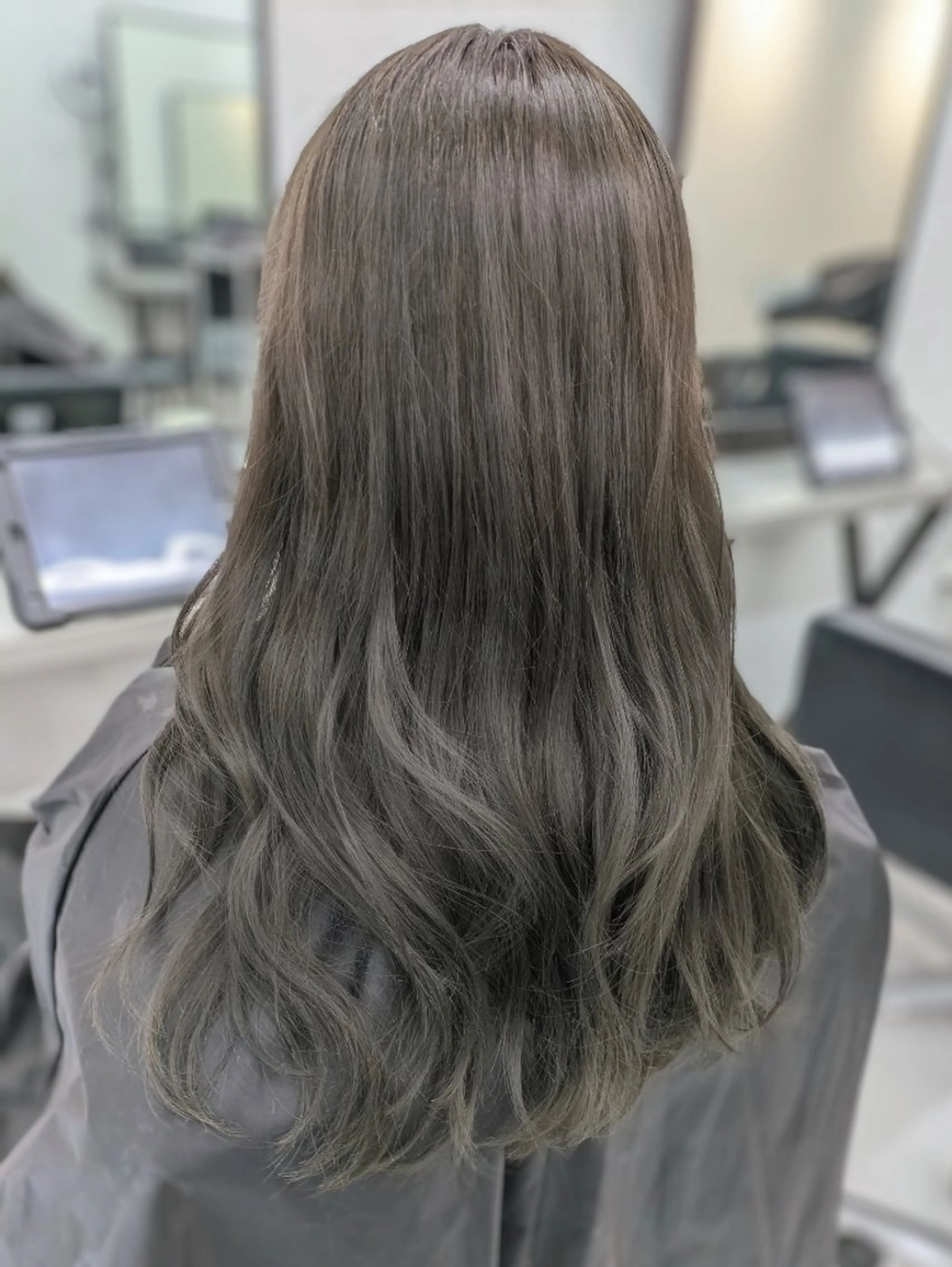 セミロング カラー 透明感カラー グレージュ ハイトーンカラー オリーブグレージュ オリーブグレー 髪質改善/韓国メンズ カット&パーマ 猿川のヘアスタイル