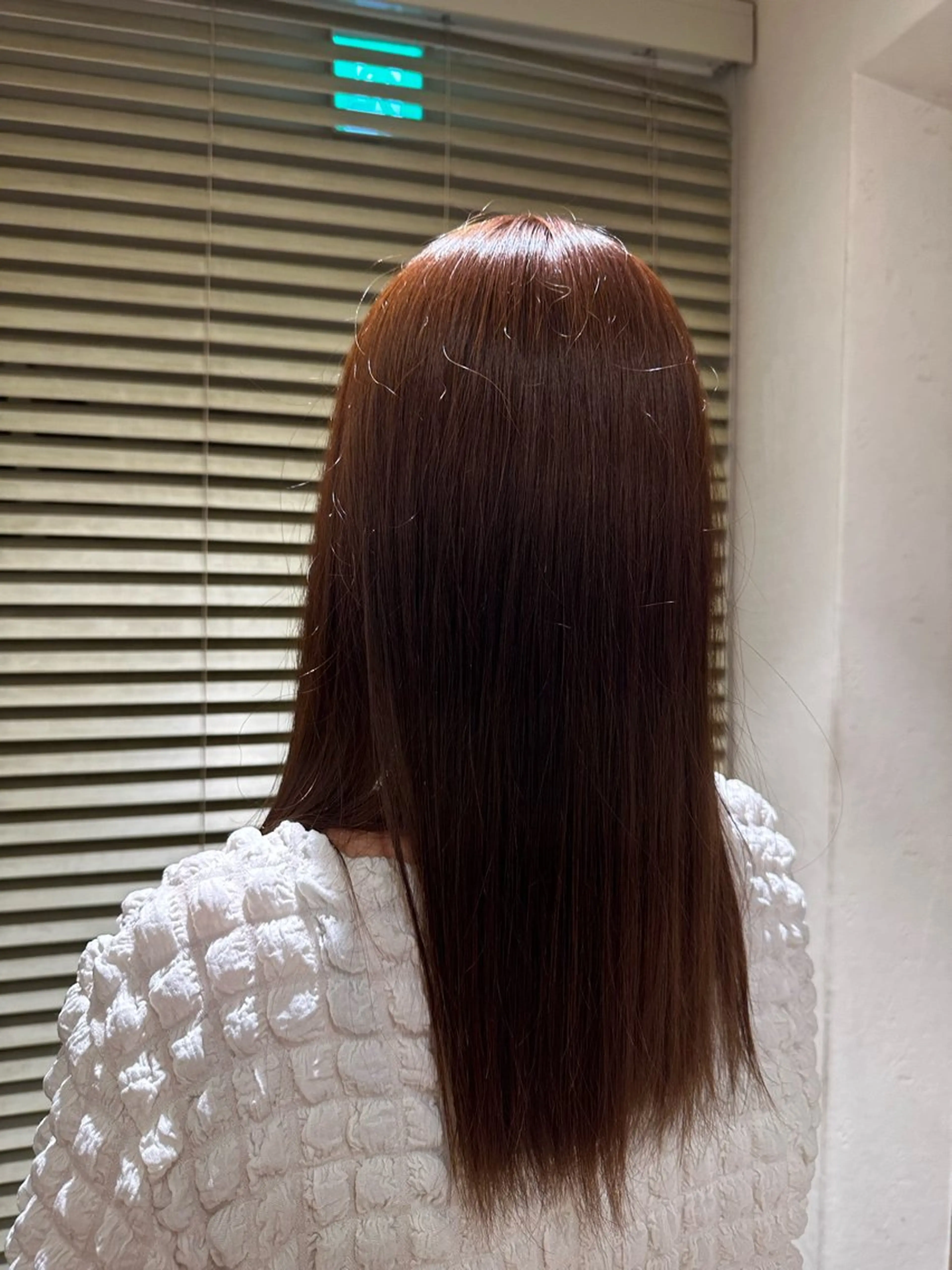 セミロング カラー 岡本 葵のヘアスタイル