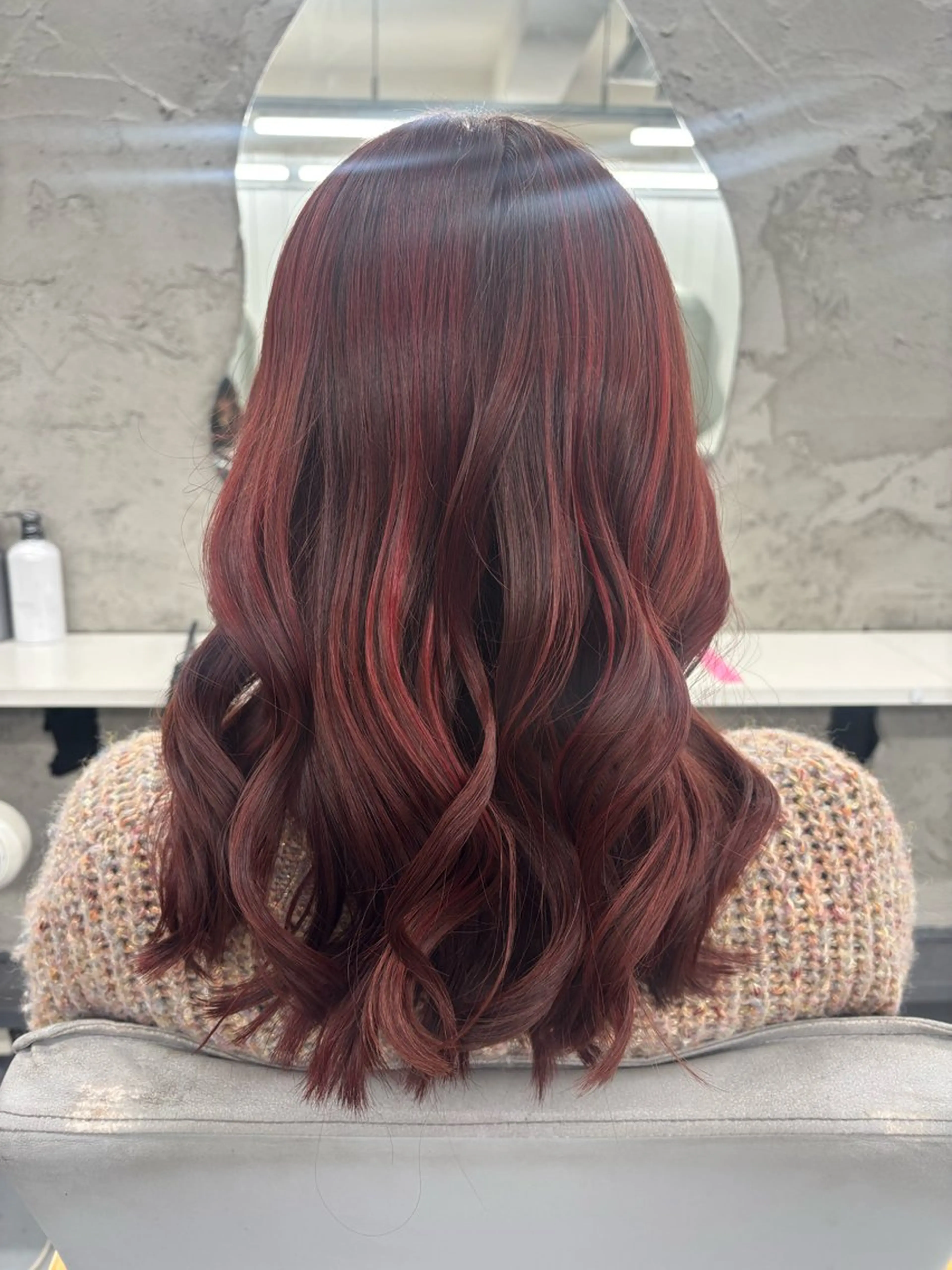 セミロング カラー 腰越 麻奈のヘアスタイル