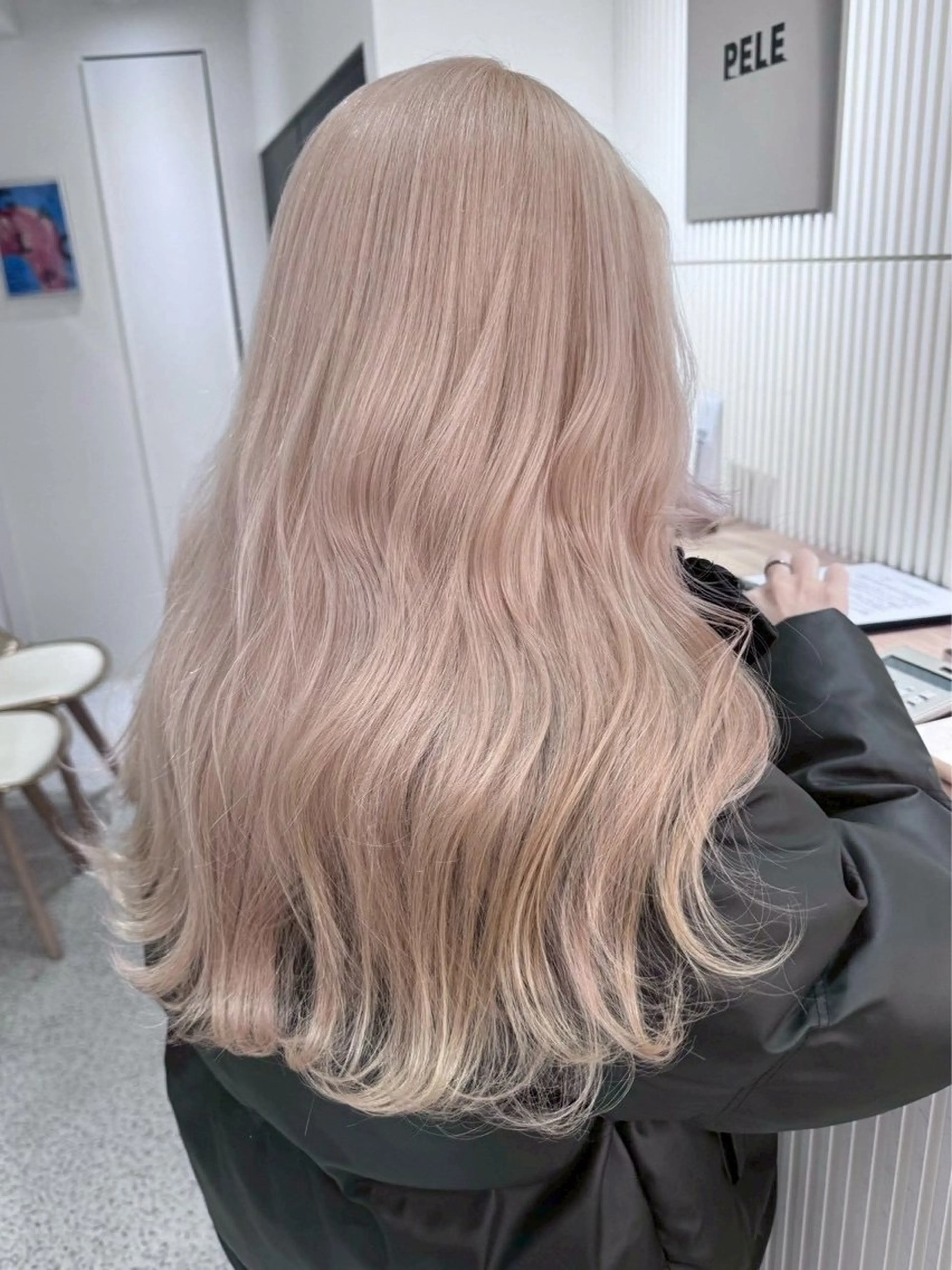 カラー PELE/ハイトーン /アズマタイチのヘアスタイル