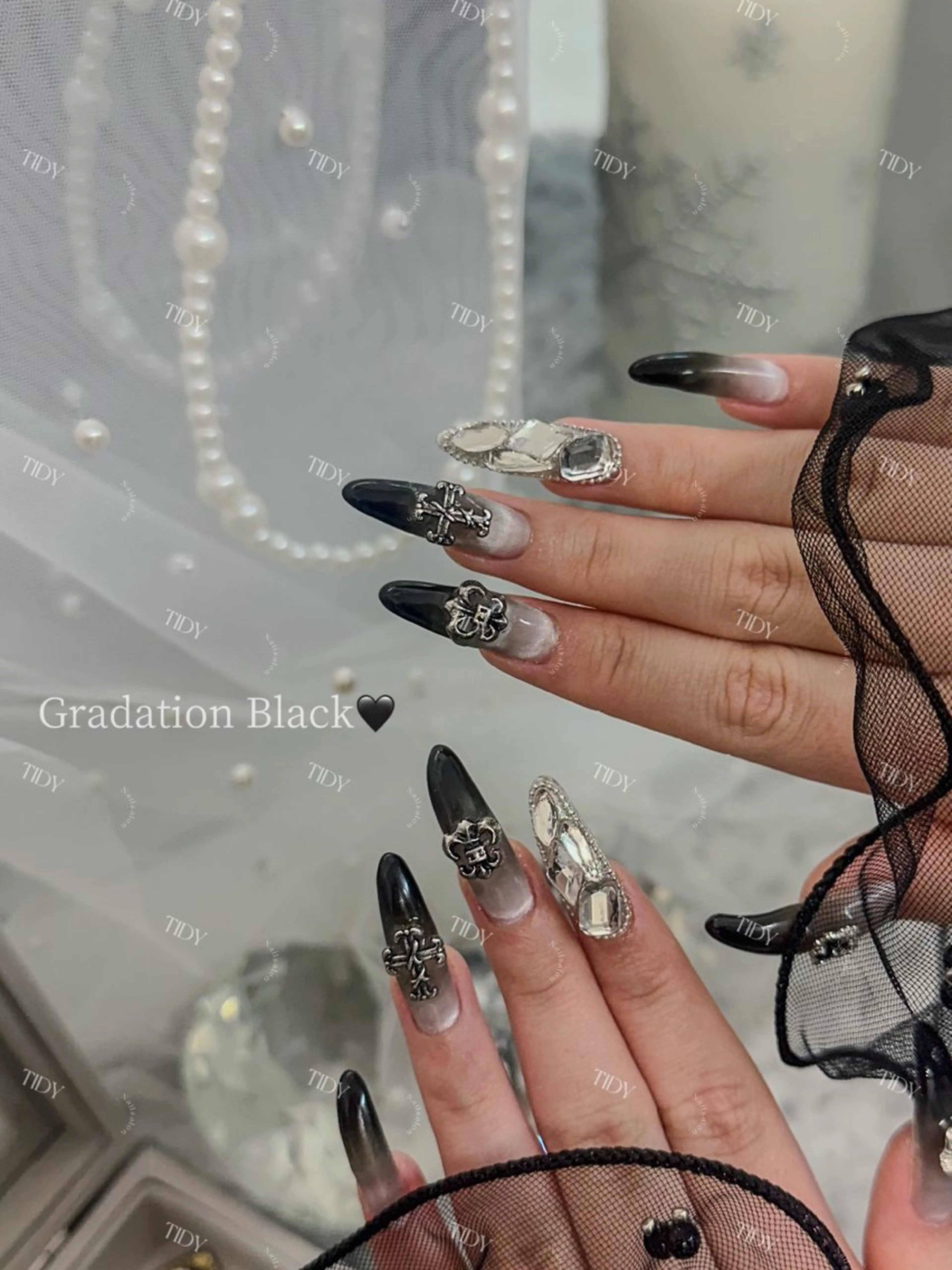 ネイル フットネイル ジェルネイル キラキラネイル 韓国ネイル ロングネイル ハンドネイル TIDY .のネイルデザイン