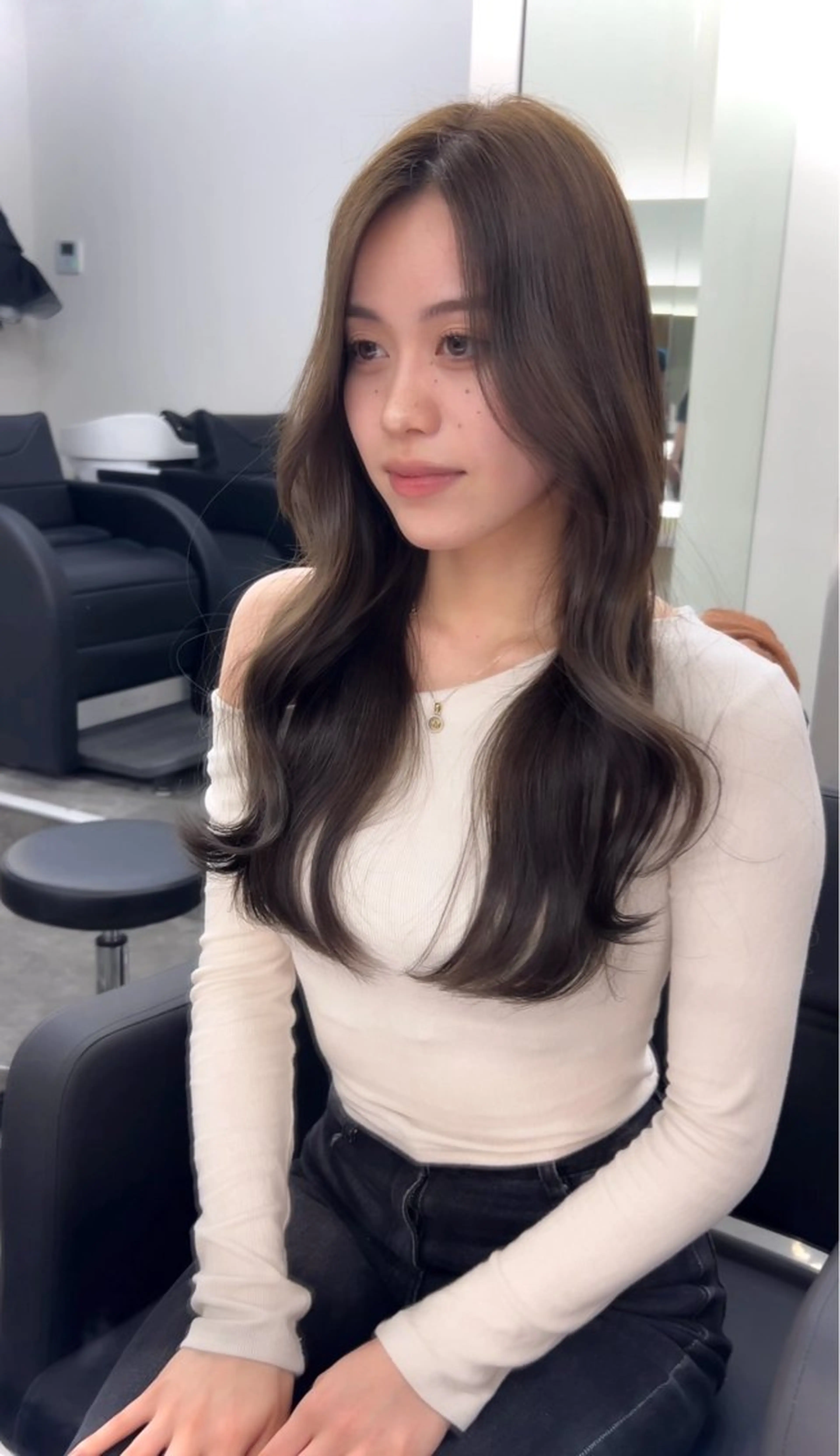 ロング ヨシンモリ TIEL カズハのヘアスタイル