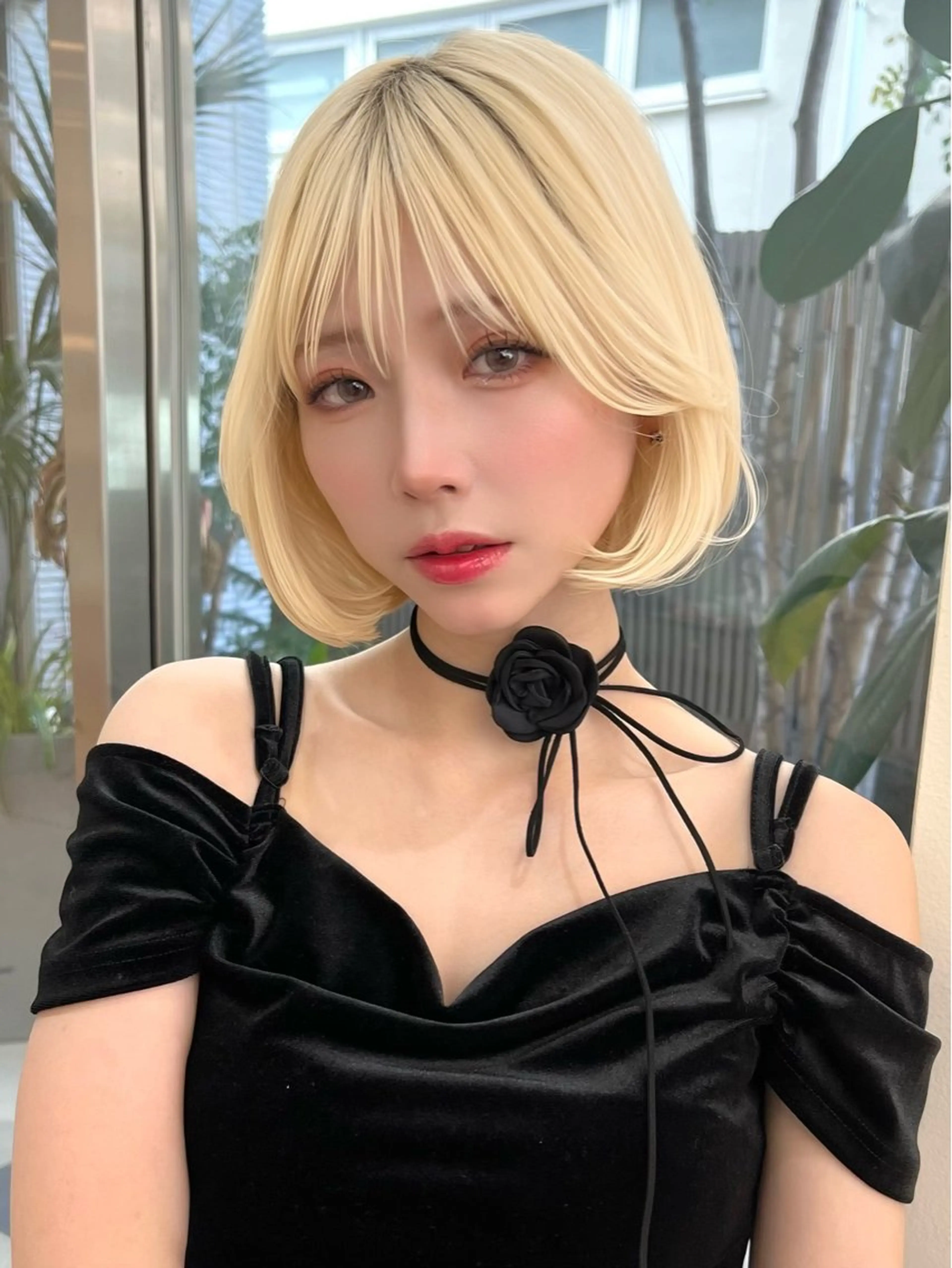 ミディアム カラー 切りっぱなしボブ ブロンド ホワイトブロンド ボブ カット ヘアカラー 抜きっぱなしブロンド /ハイトーン/カナタのヘアスタイル