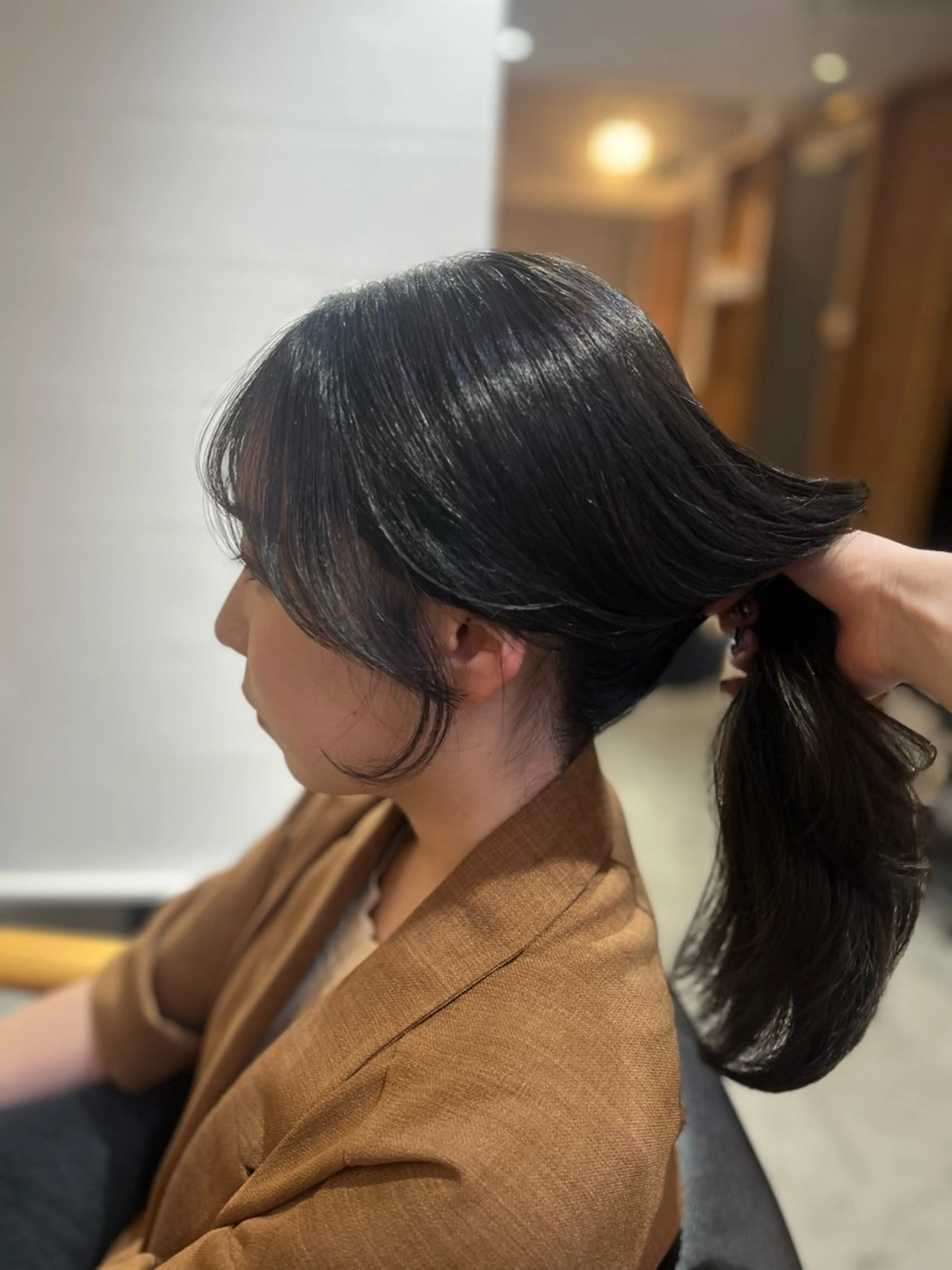 ミディアム 塩川ももこ/ 自然な縮毛矯正のヘアスタイル
