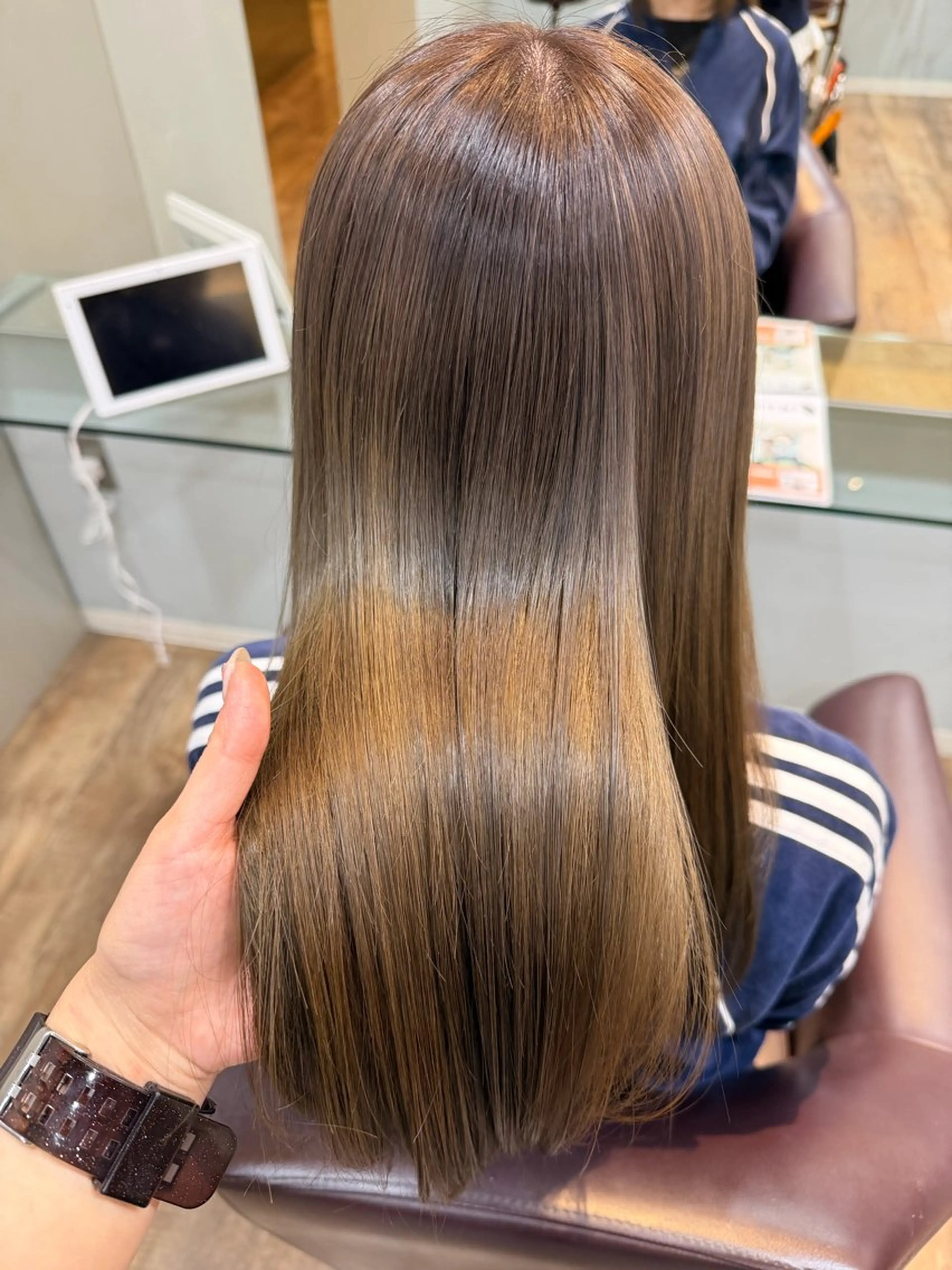 ロング カラー ブリーチ グレージュ カット ヘアカラー 村岡 希蘭のヘアスタイル