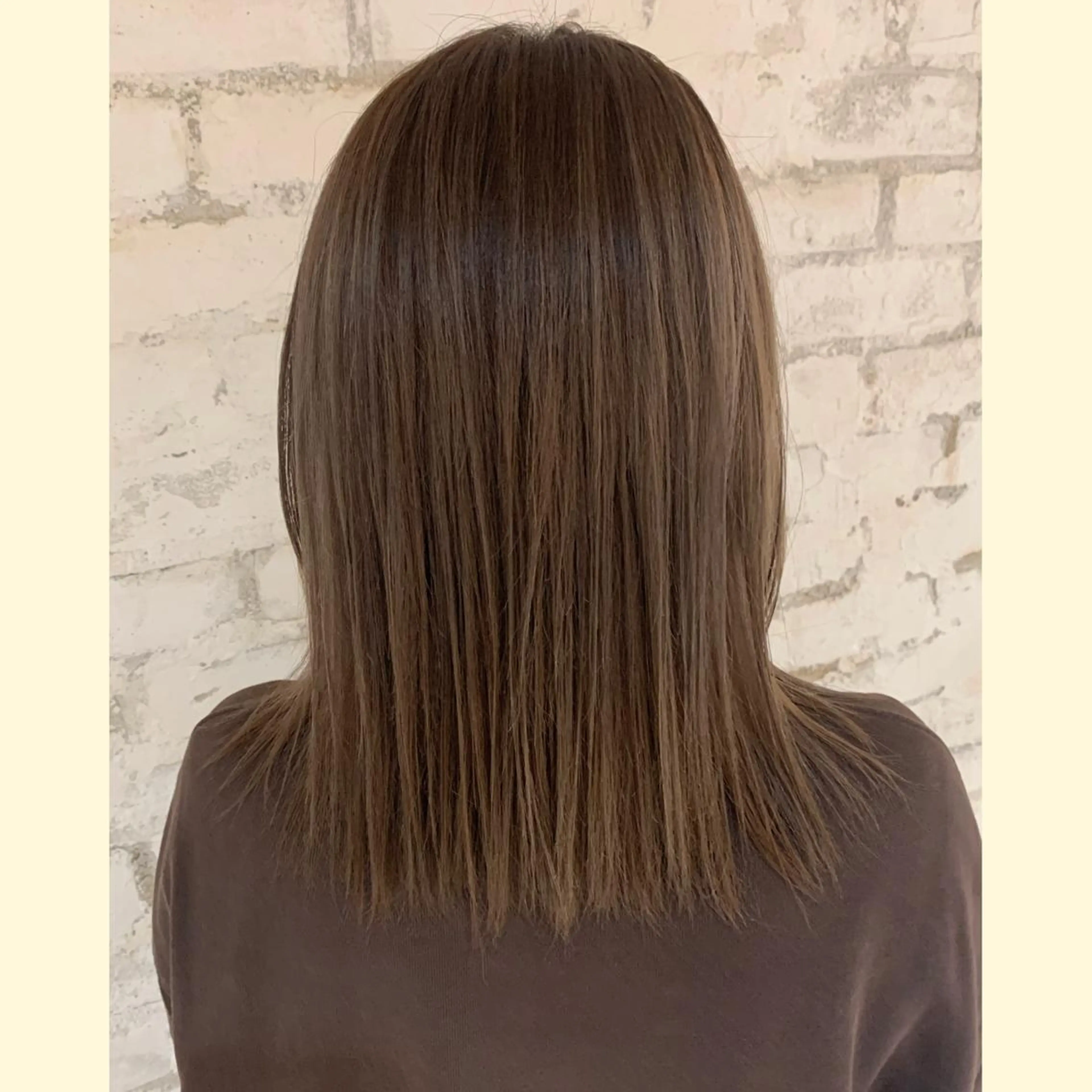 ミディアム カラー ベージュカラー ブリーチ 浅沼 久瑠美のヘアスタイル