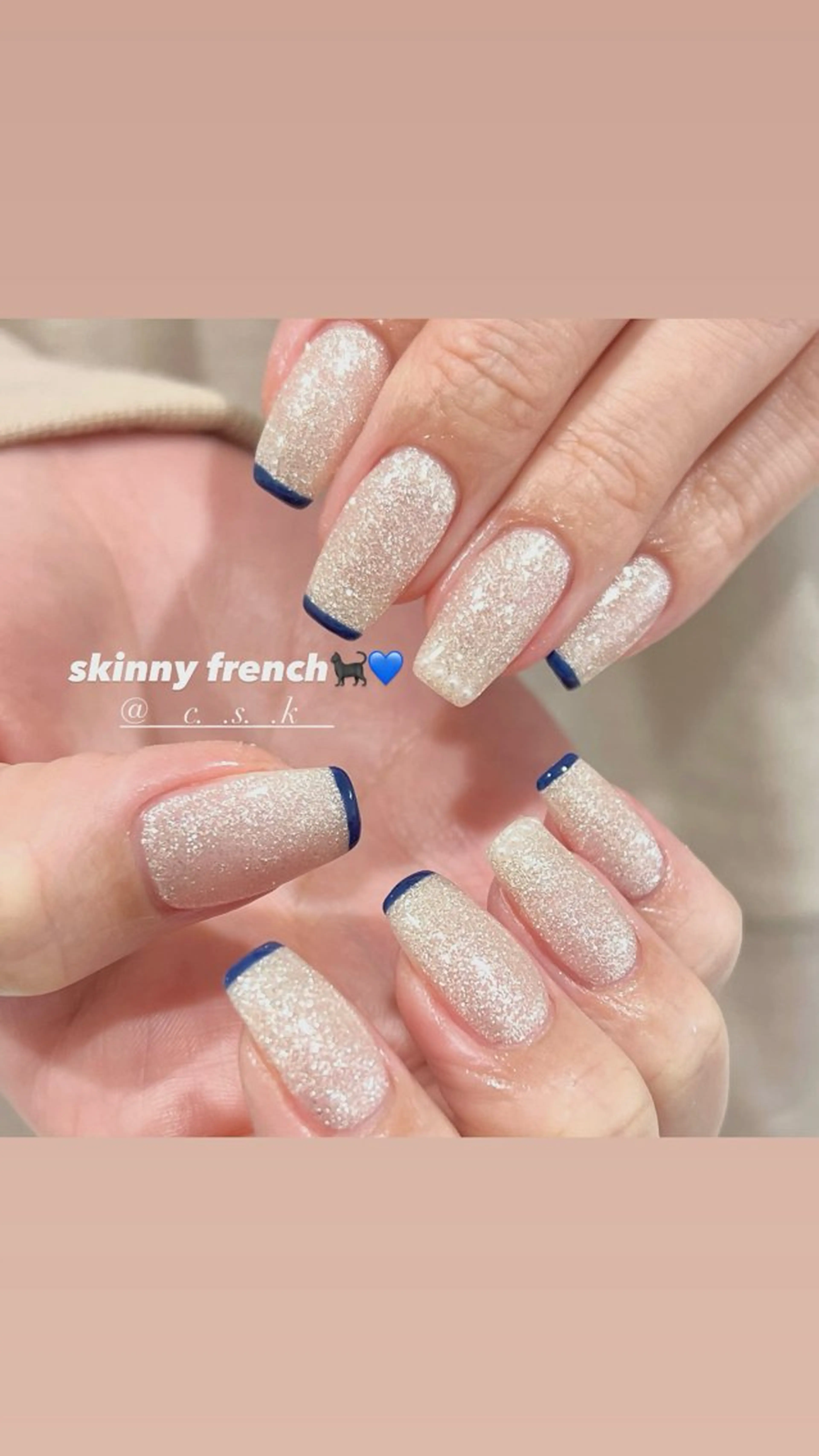 ネイル ラメ(グリッター) ネイビー ワンカラーネイル ハンドネイル 🎀チーク/ちゅるん 🫧chisa🎀のネイルデザイン