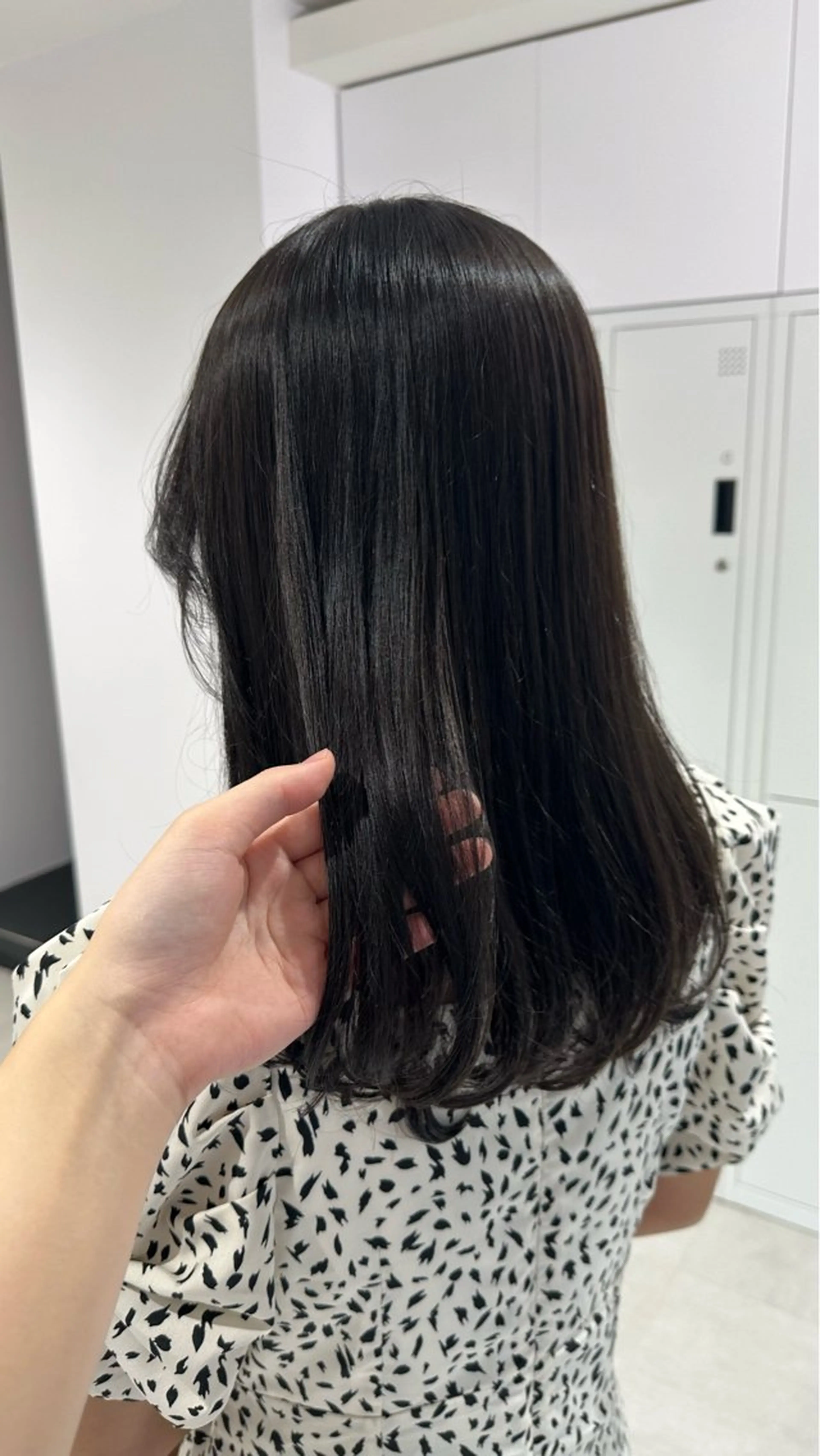 セミロング ヘアカラー トリートメント ヘアセット やま/トレンドカラー /カットのヘアスタイル