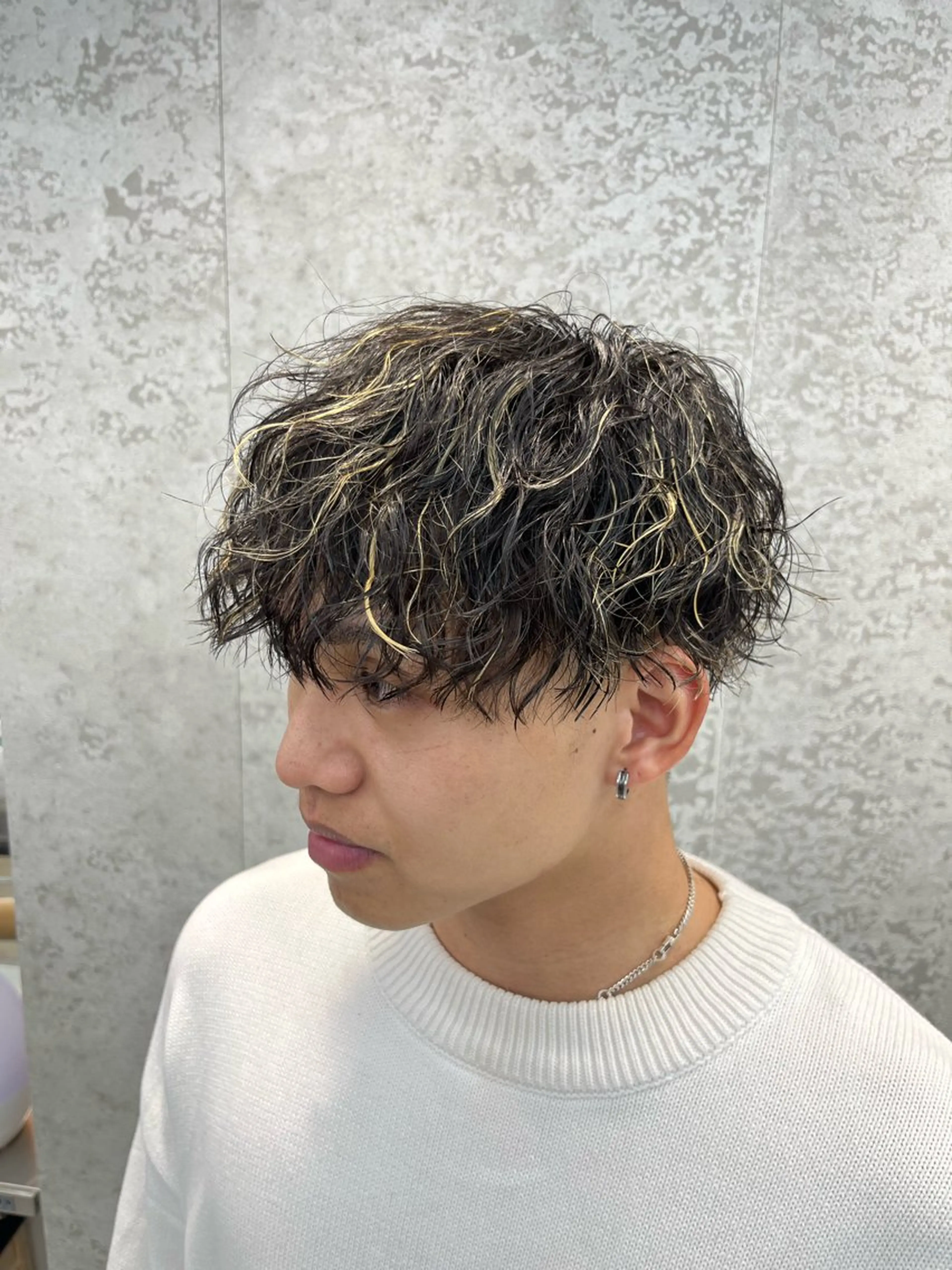 ショート カラー パーマ メンズ キッズ メンズハイライト メンズパーマ ツイストスパイラルパーマ ハイライトカラー ハイライト 栄💗レイヤーカット ｜パーマ｜haruのヘアスタイル