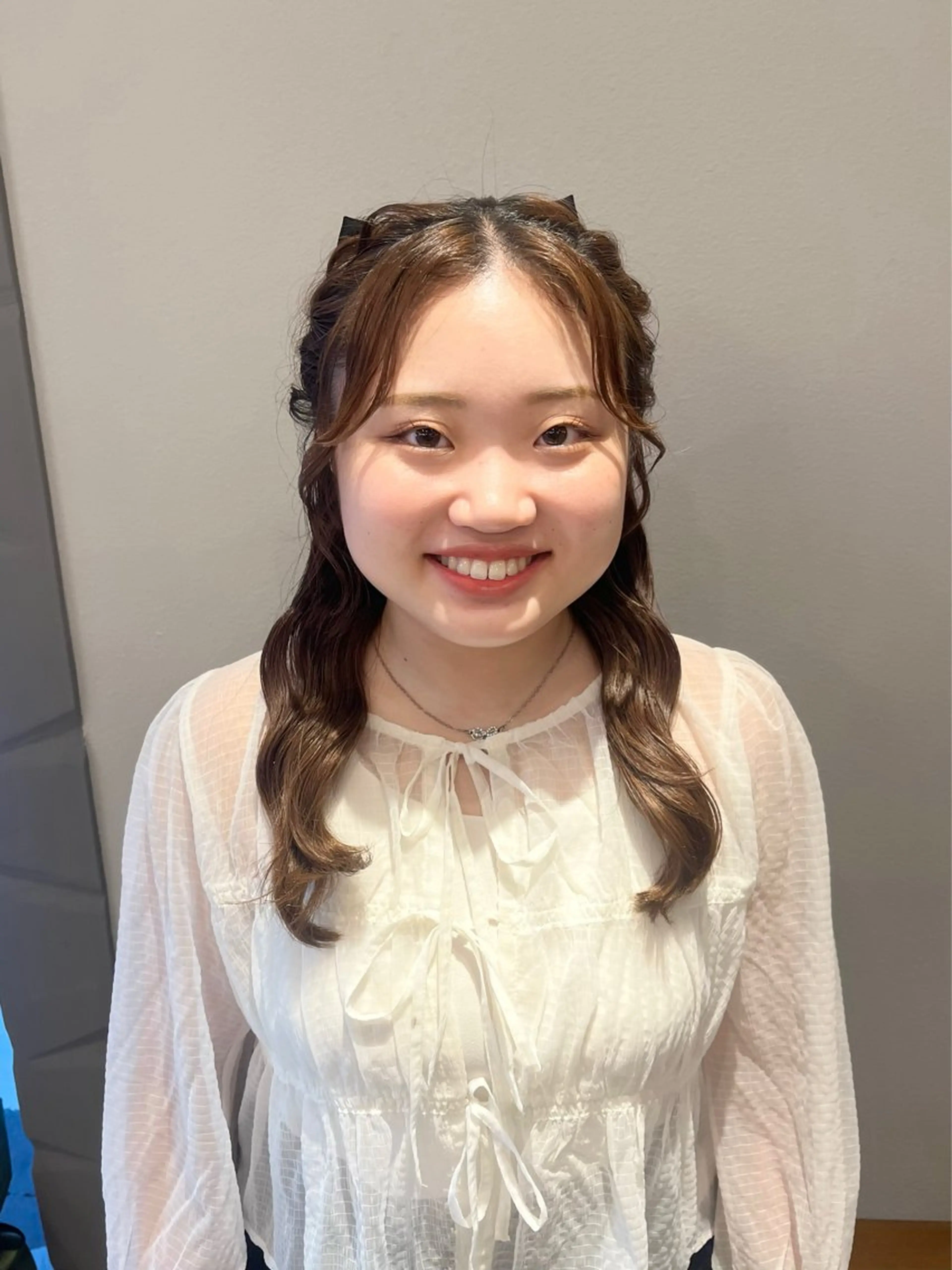 ロング ヘアアレンジ カチューシャ ヨシンモリ 顔周り/ガーリー /ヘアメ/あつはのヘアスタイル