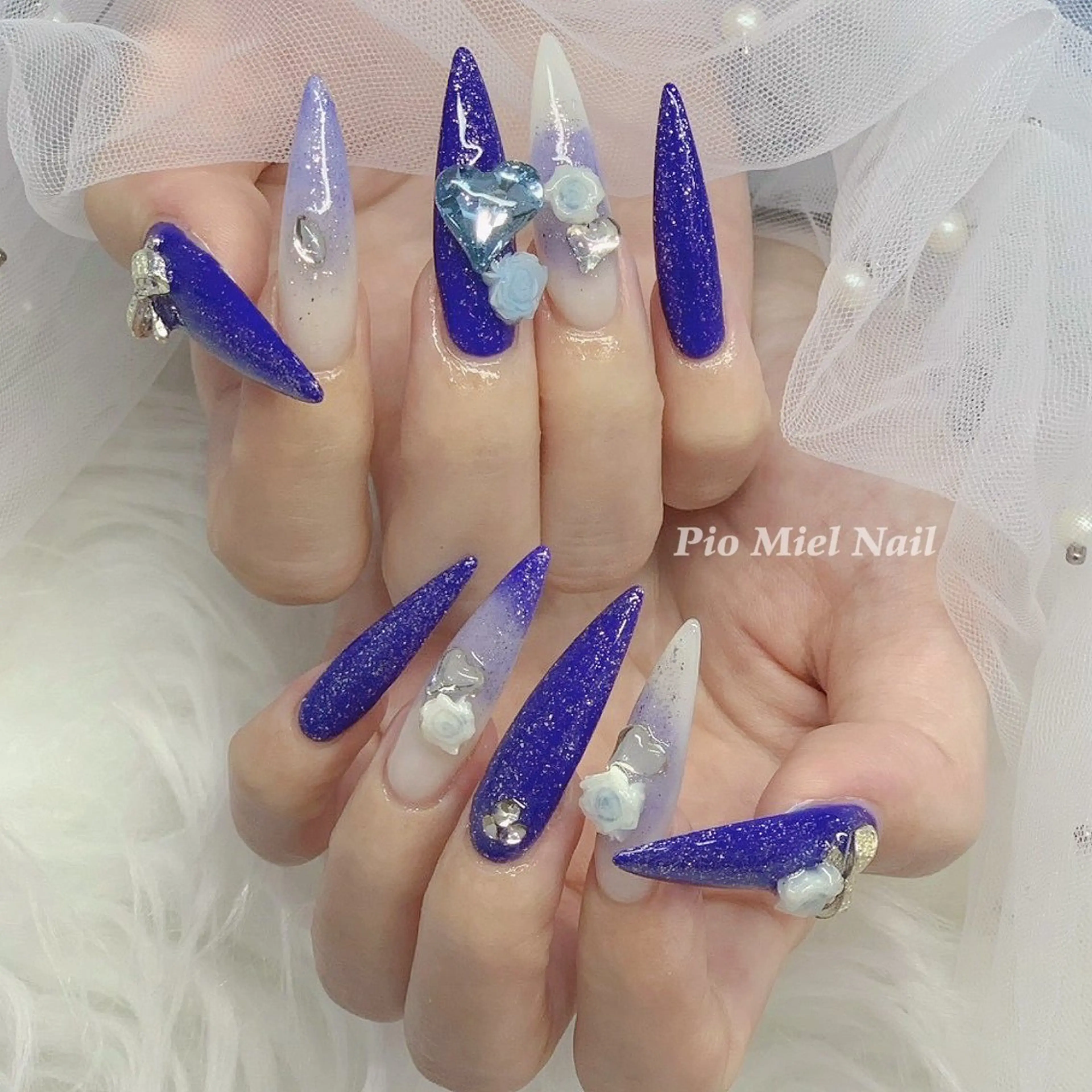ネイル ブルー キラキラネイル 韓国ネイル ロングネイル ニュアンスネイル ハンドネイル HANA 長さだしのネイルデザイン