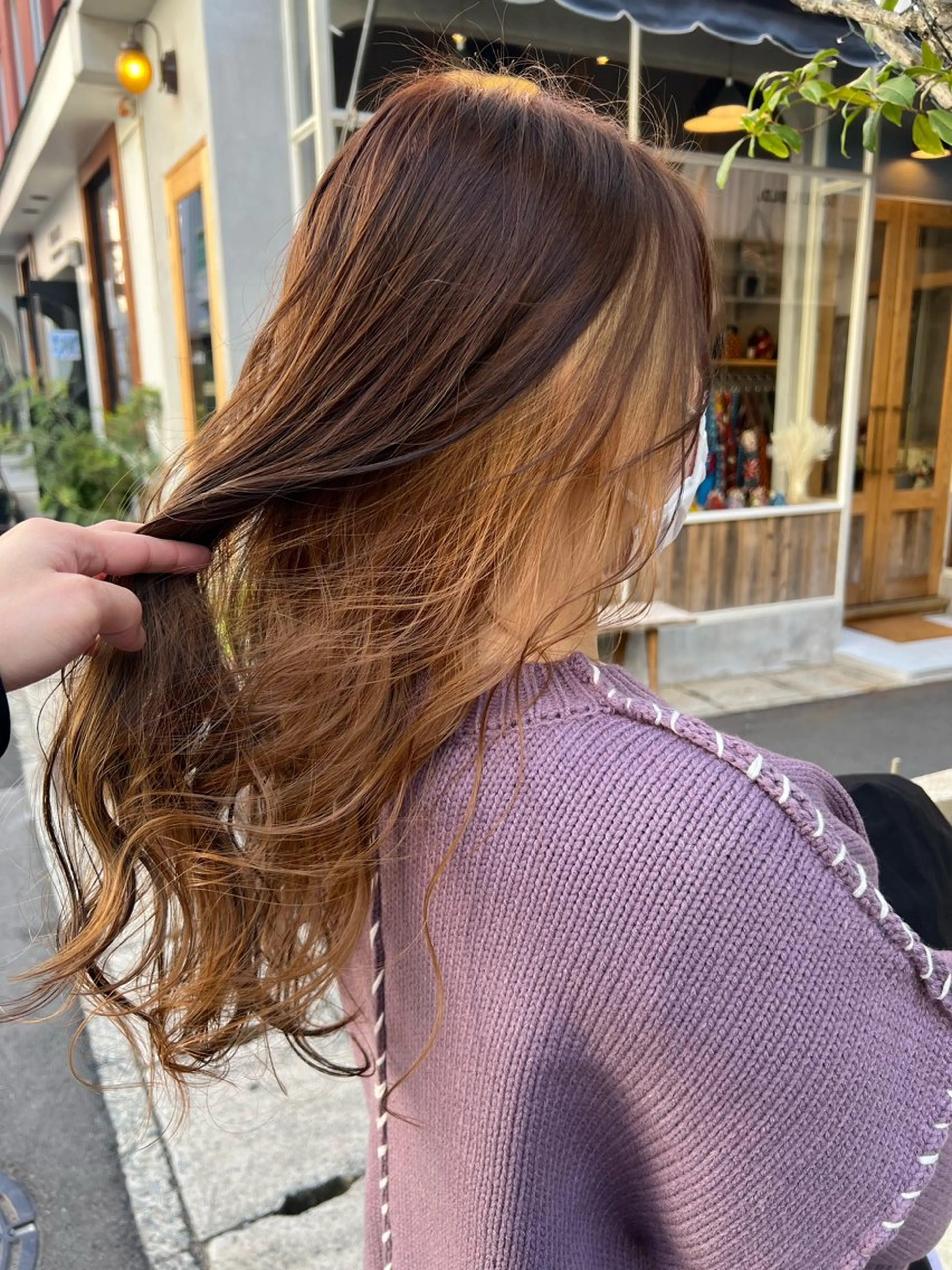 ロング カラー インナーカラー ハイトーン／パーマ 特化平田のヘアスタイル