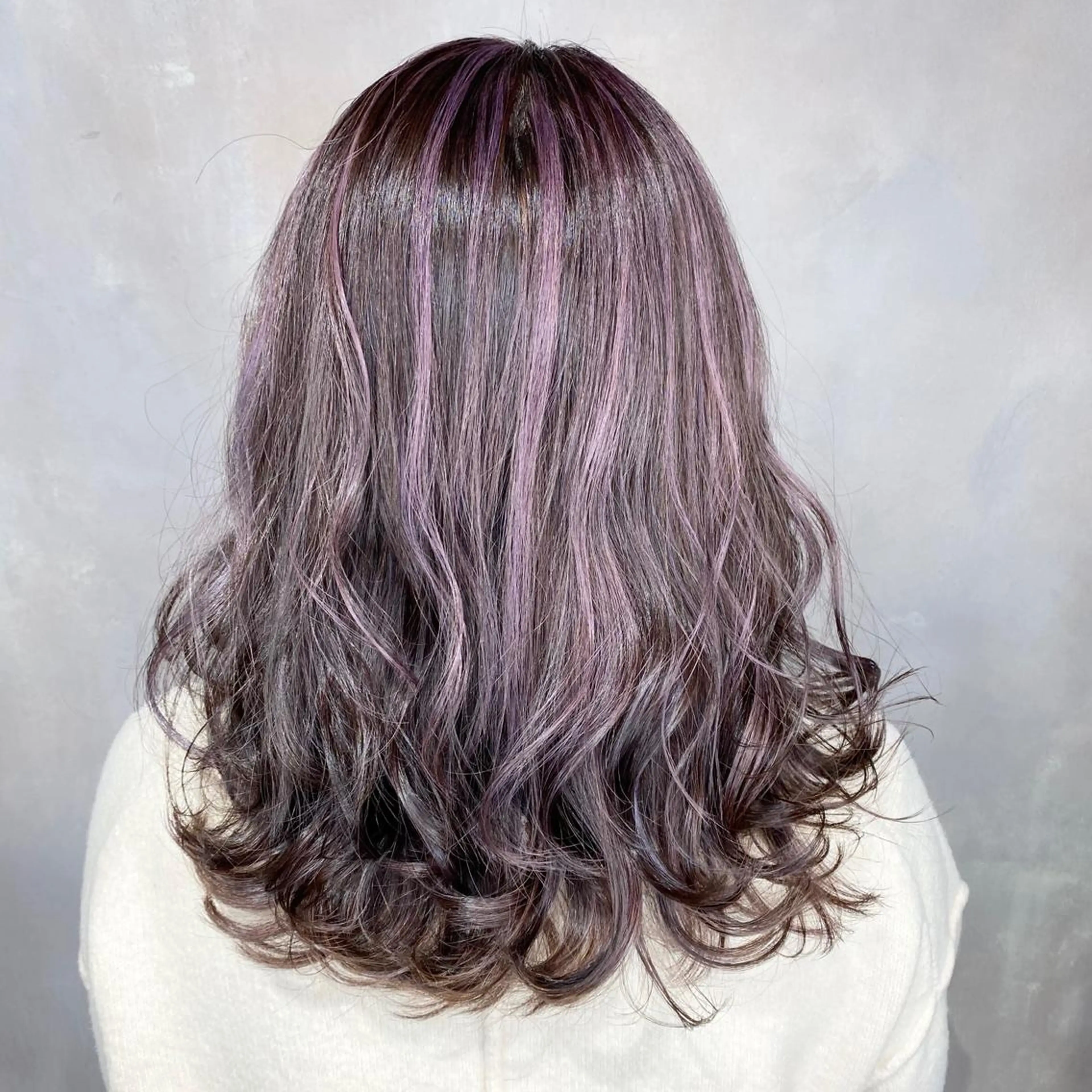 セミロング カラー セミロングパーマ アッシュ 透明感カラー ハイライトカラー ハイトーンカラー La vielle 西峠のヘアスタイル