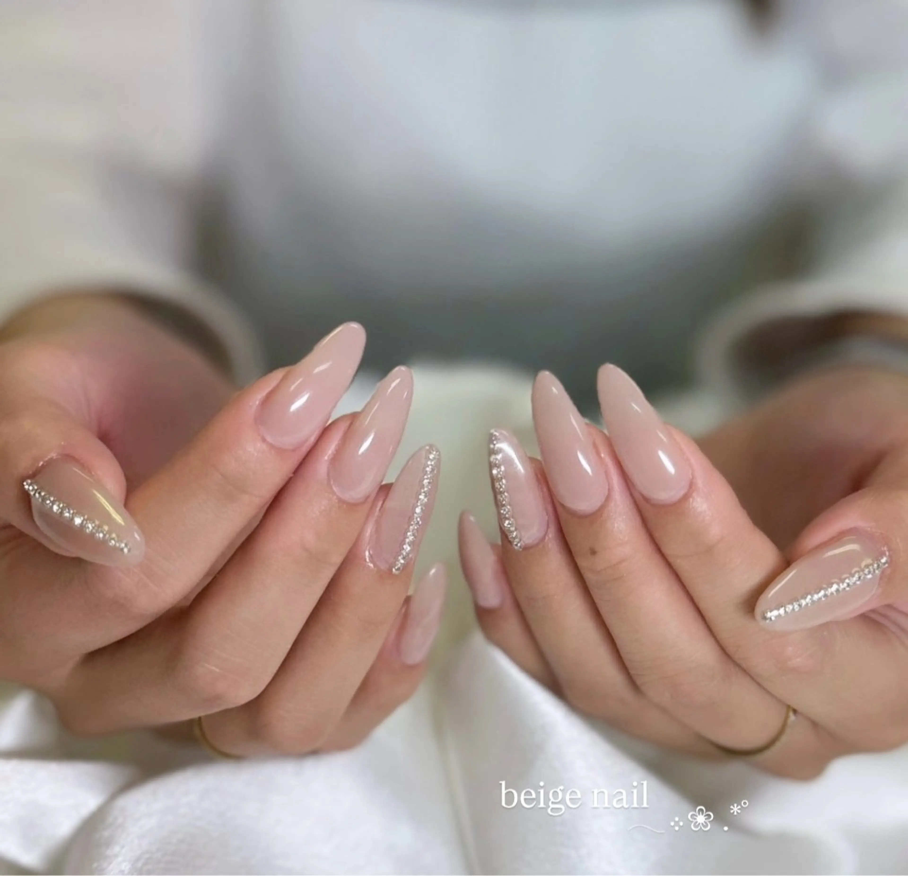 ネイル 韓国ネイル オフィスネイル シンプルネイル 春ネイル ストーンネイル ハンドネイル Moana manamiのネイルデザイン