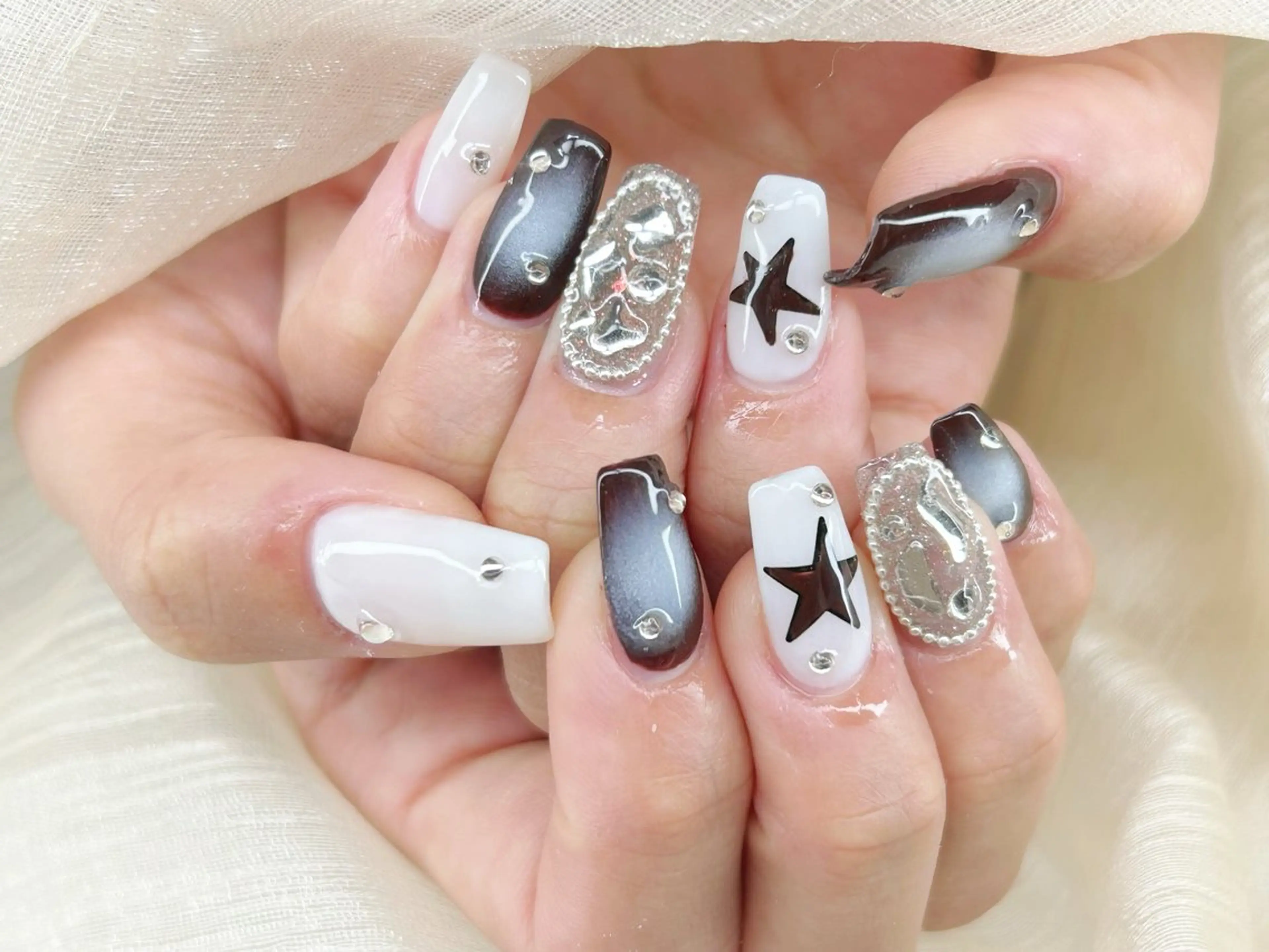 ネイル アートネイル 成人式 長さ出し フットネイル マグネットネイル ハンドネイル Lino Nailのネイルデザイン