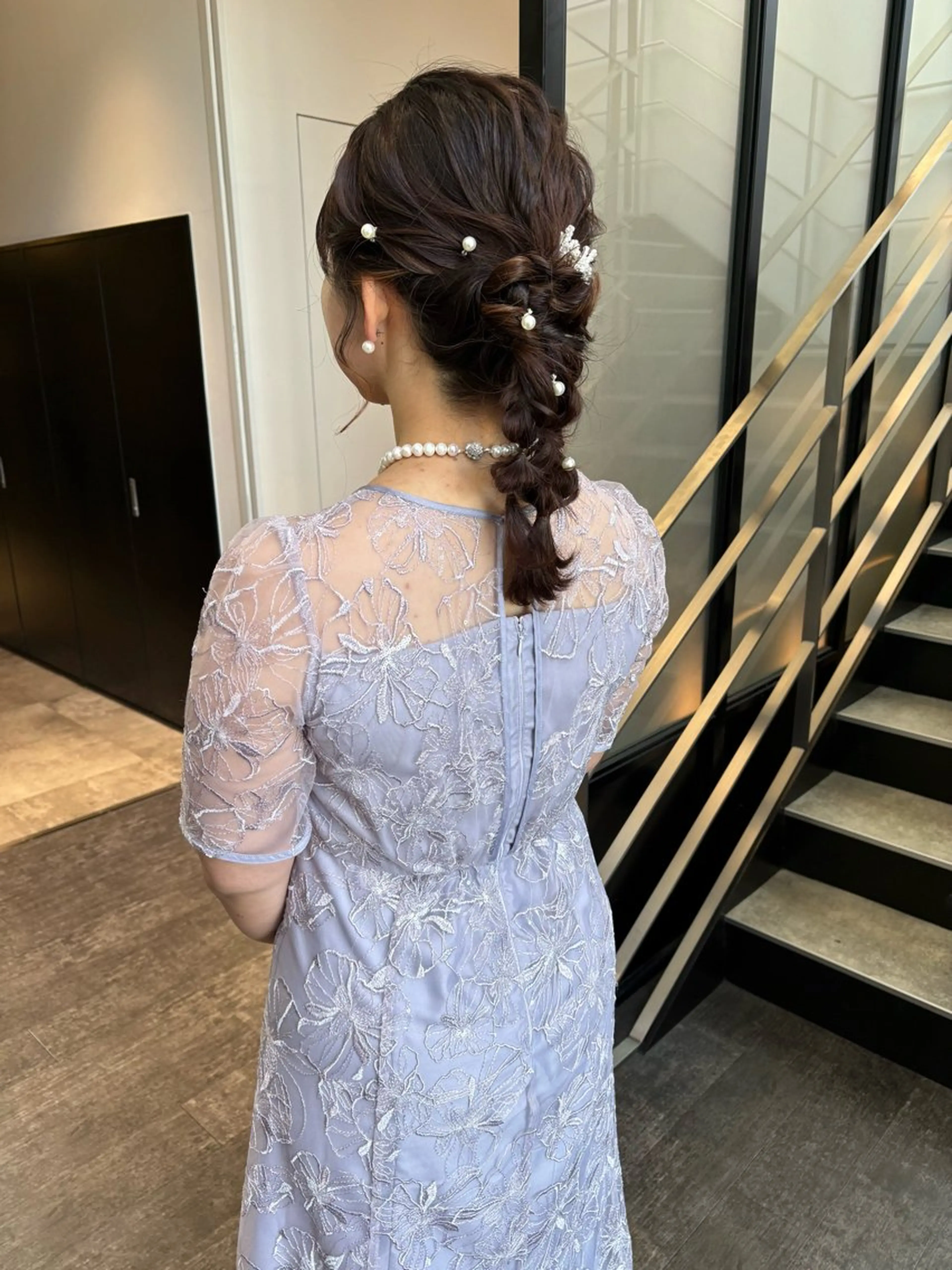 セミロング ヘアアレンジ 結婚式・ブライダル ヘアセット mao | 柔らか艶カラー🫧のヘアスタイル