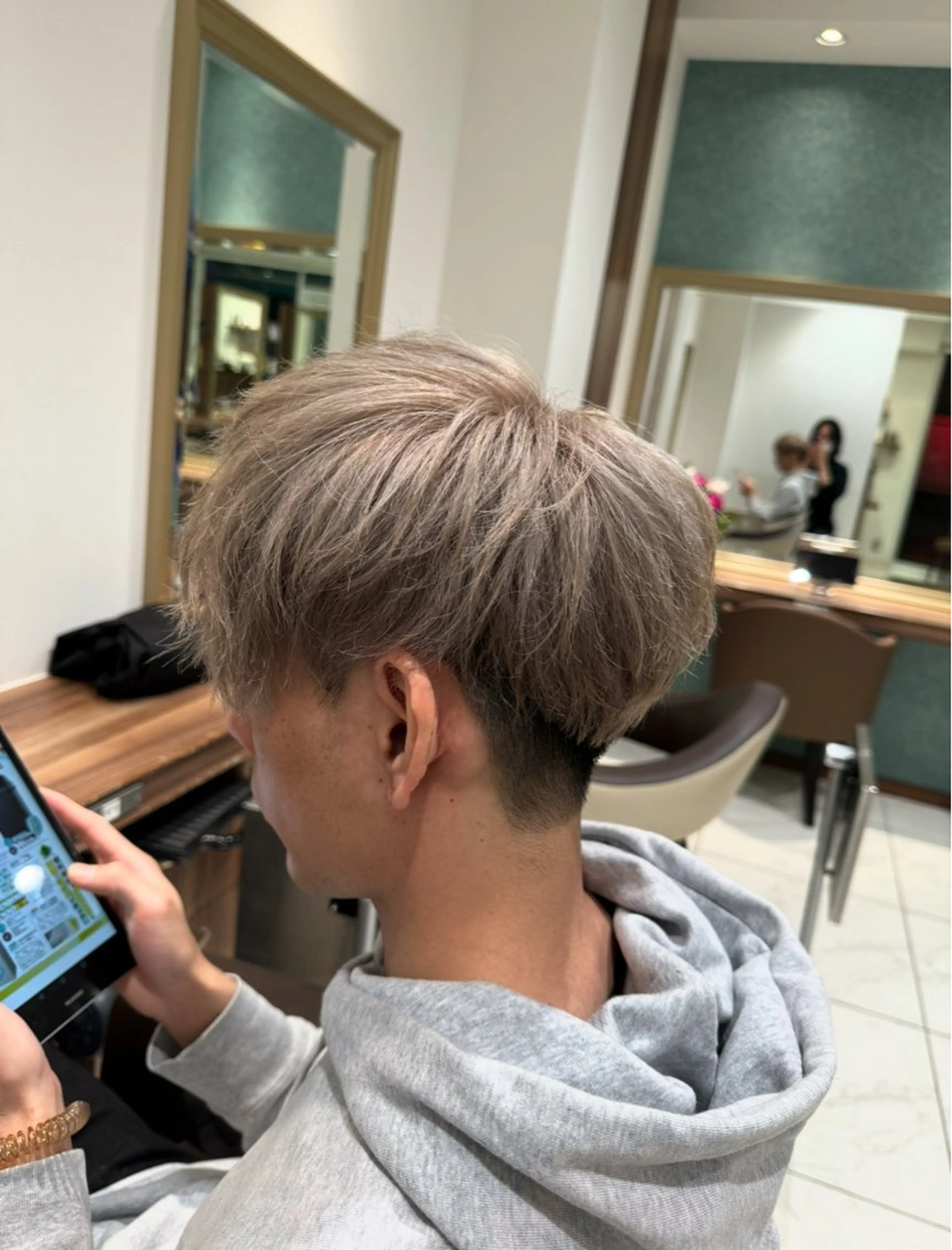 カラー メンズ メンズパーマ/髪質改 善/ダメージケアのヘアスタイル