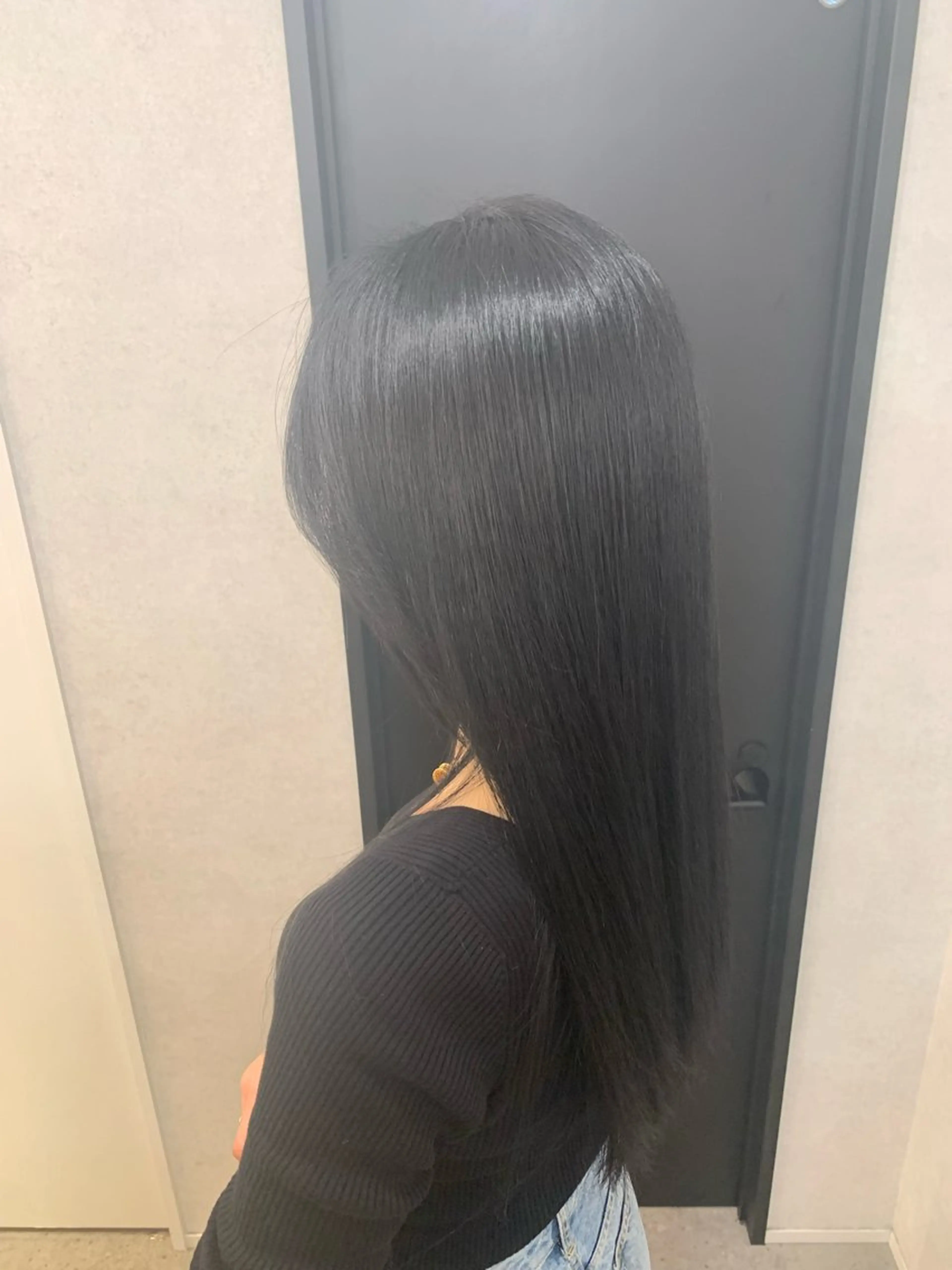 ロング カラー 黒髪 ブルーカラー ブルーブラック ロング 臼井 真人のヘアスタイル