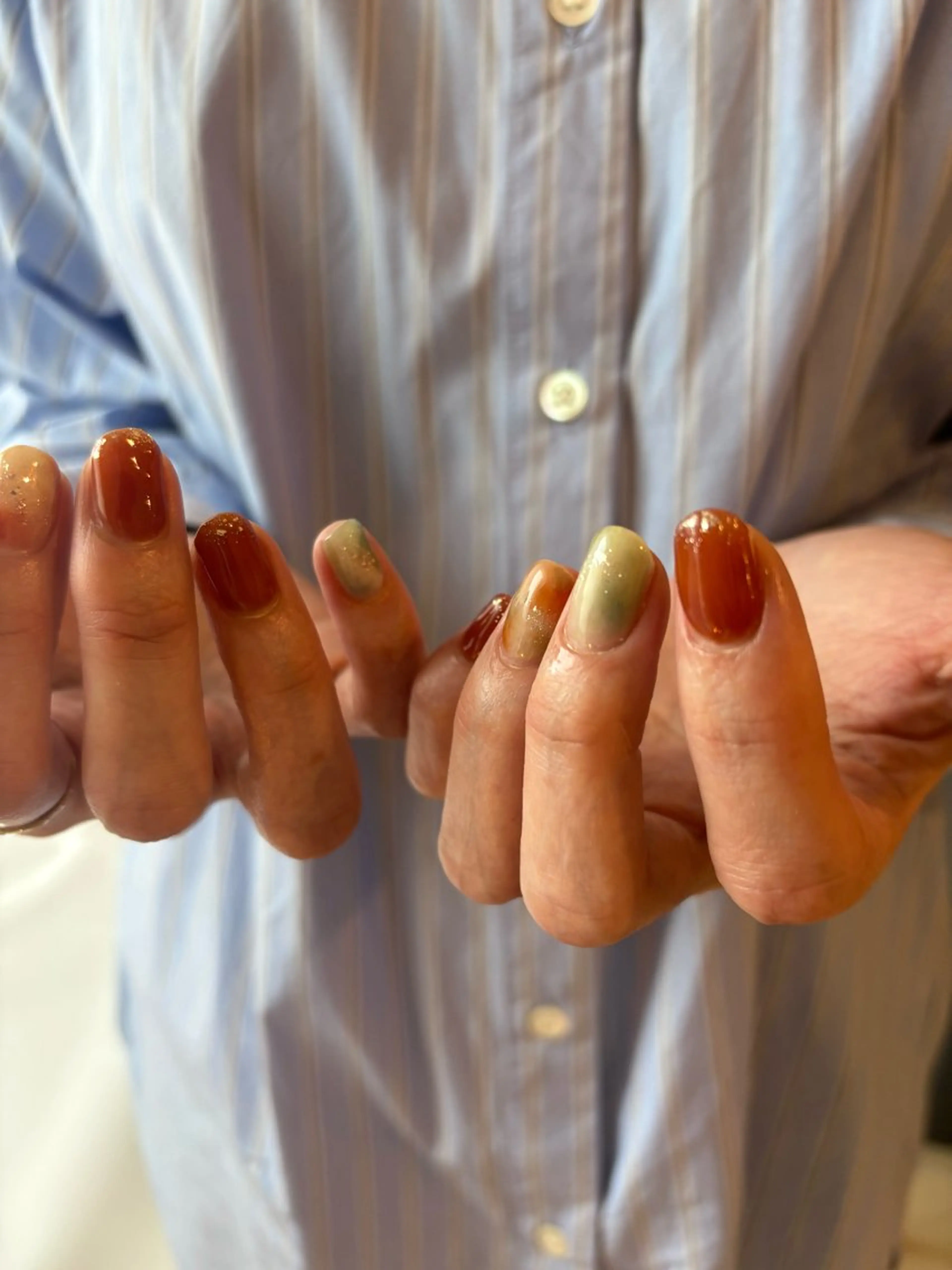 ネイル ブラウン グリーン ハンドネイル Elio 国泰寺のネイルデザイン