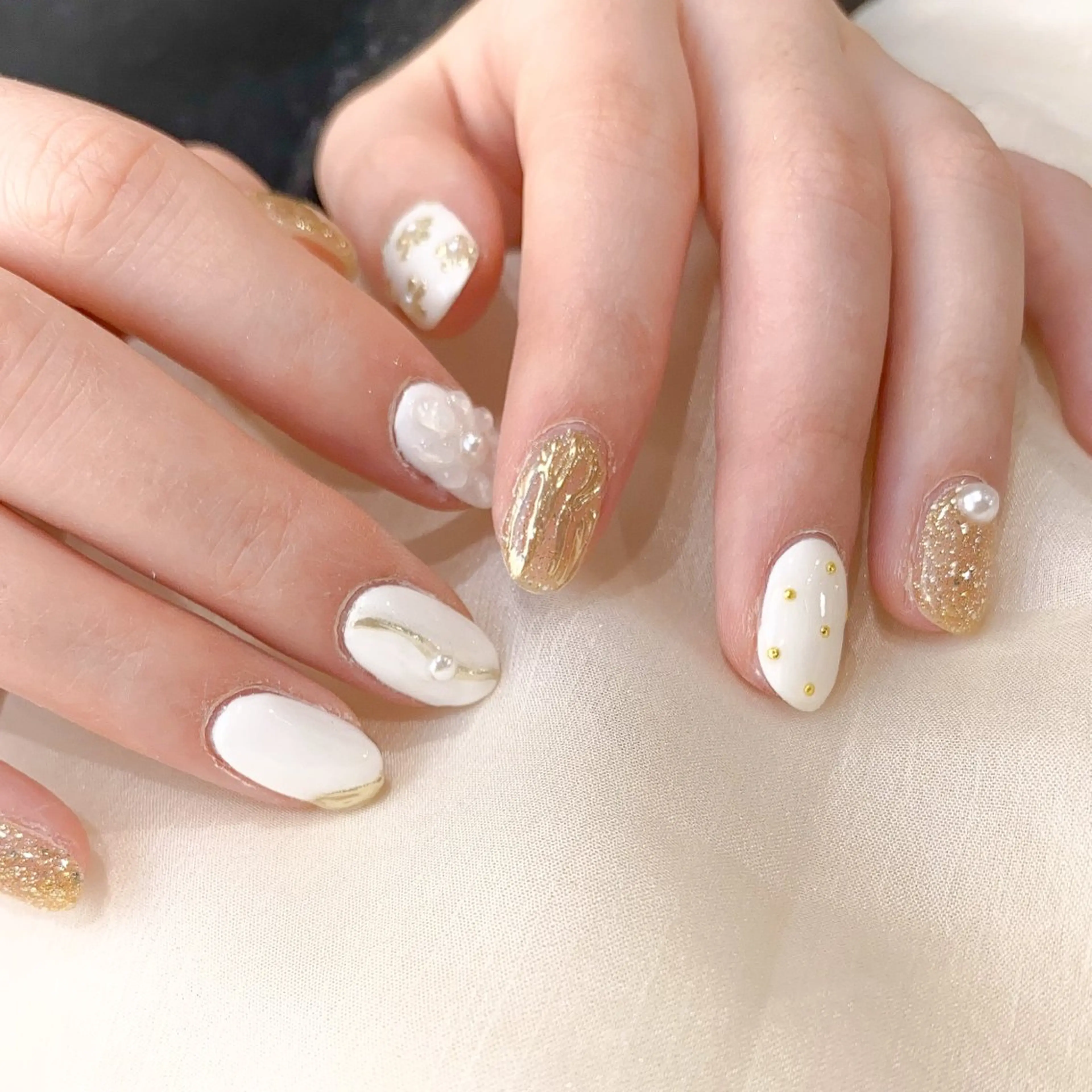 ネイル ゴールド ミラーネイル ホワイト muguet🎀 chikaのネイルデザイン