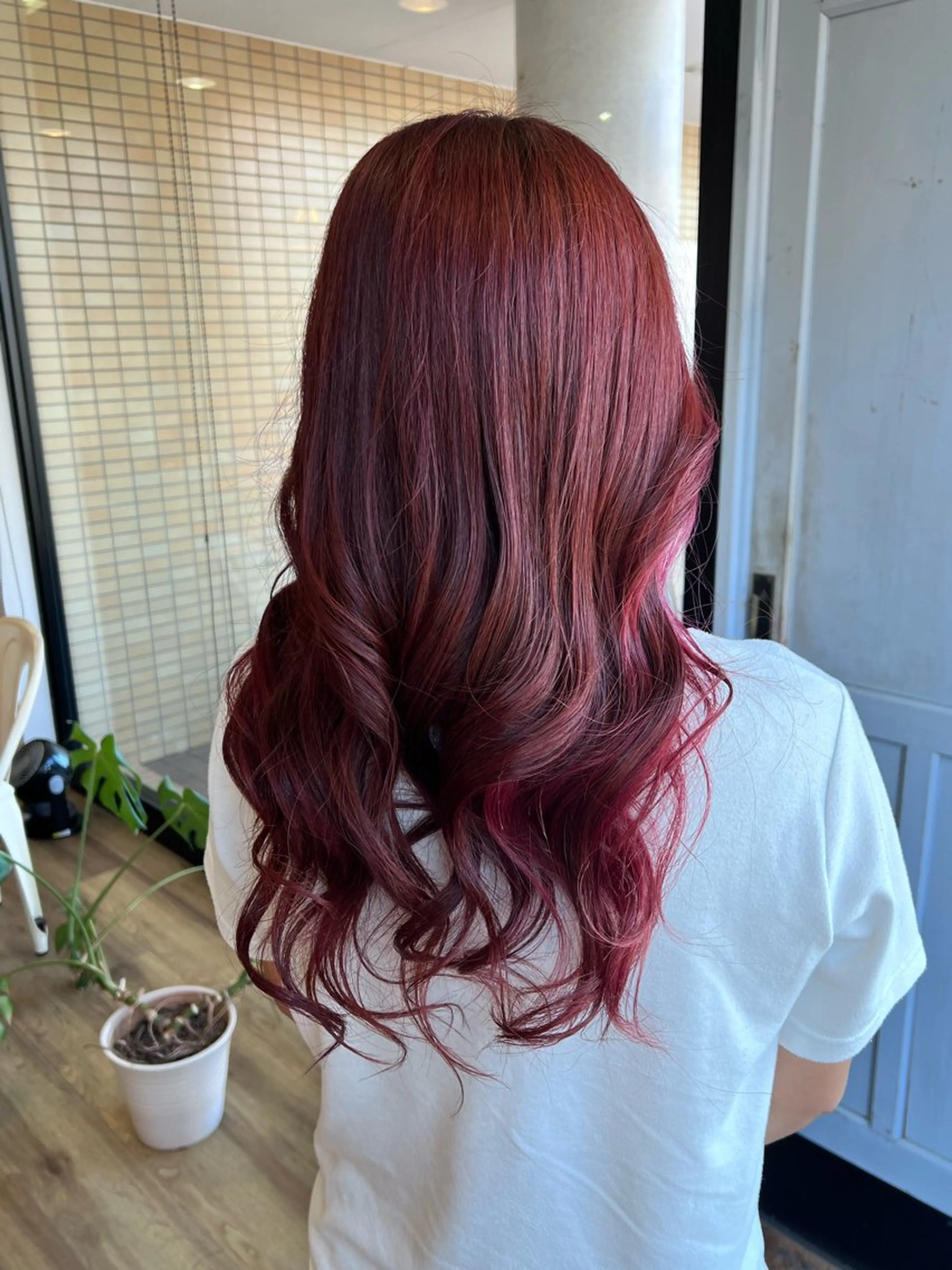ロング カラー レッドカラー ヘアカラー トリートメント ツキダテ ユイのヘアスタイル