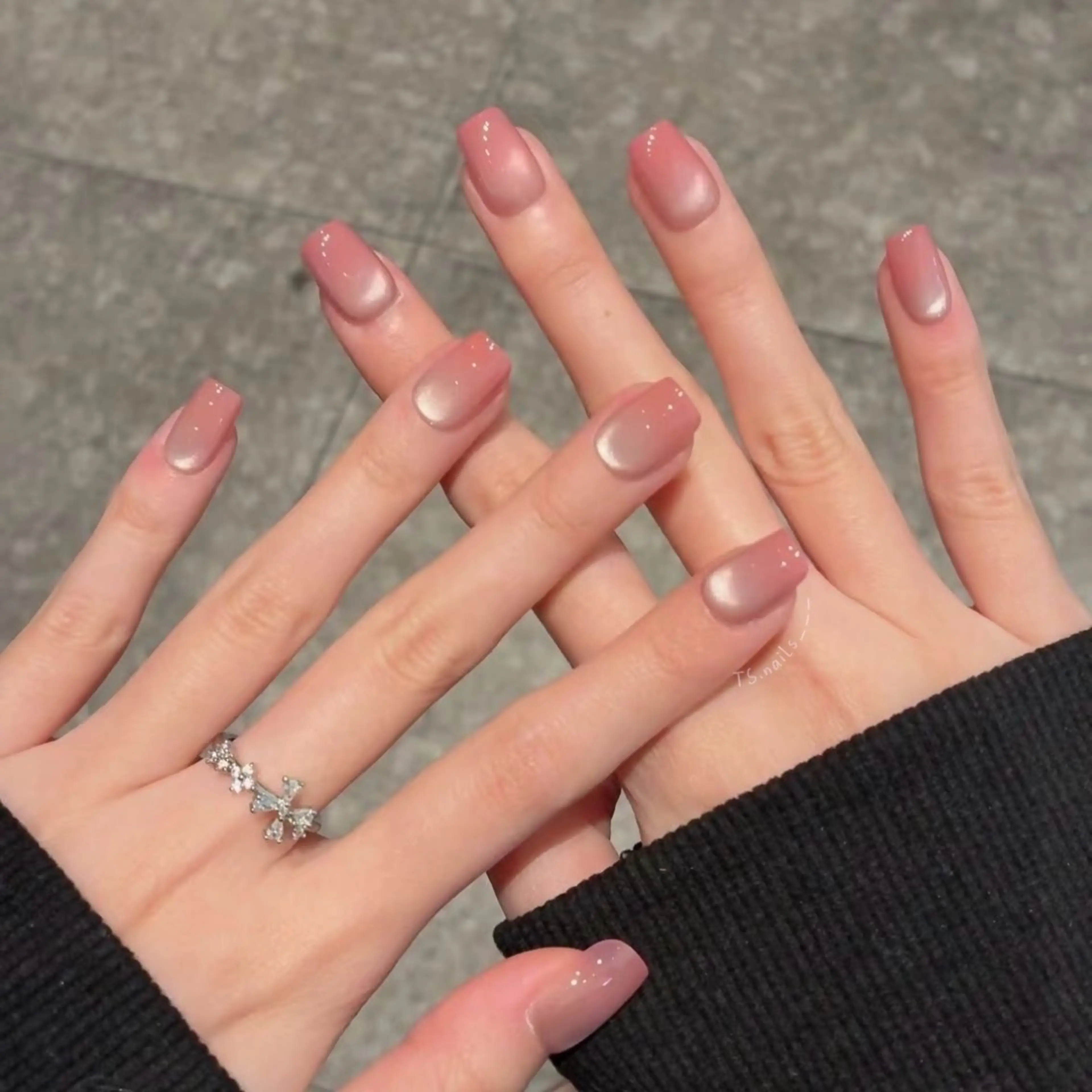 ネイル キラキラネイル マグネットネイル 持ち込み オフィスネイル シンプルネイル TS. nails___のネイルデザイン