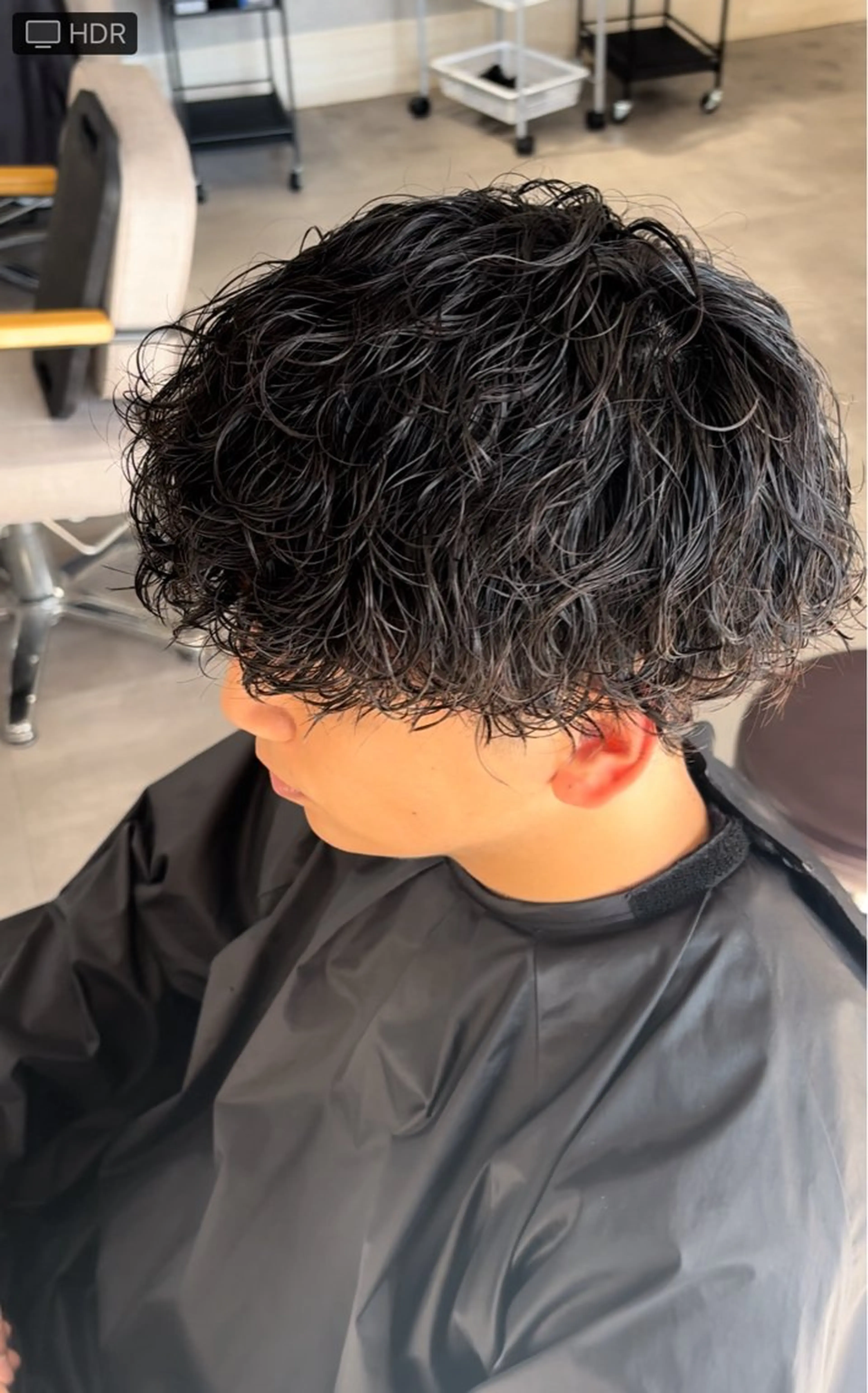 ショート パーマ メンズ センターパート メンズハイトーン マッシュウルフ マッシュ メンズパーマ カット パーマ トリートメント 長谷川 湧のヘアスタイル