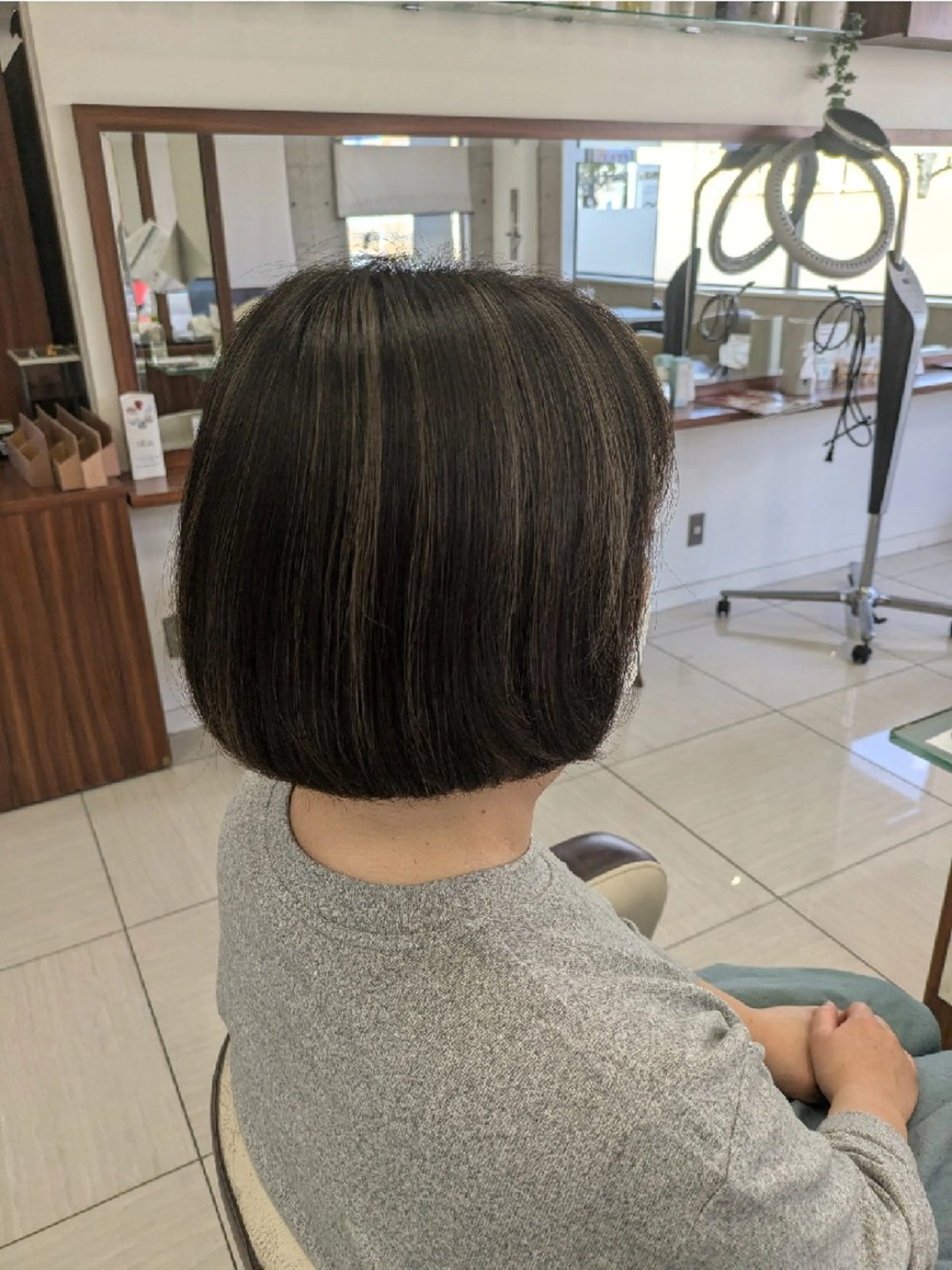 Yoko ブリーチカラーのヘアスタイル