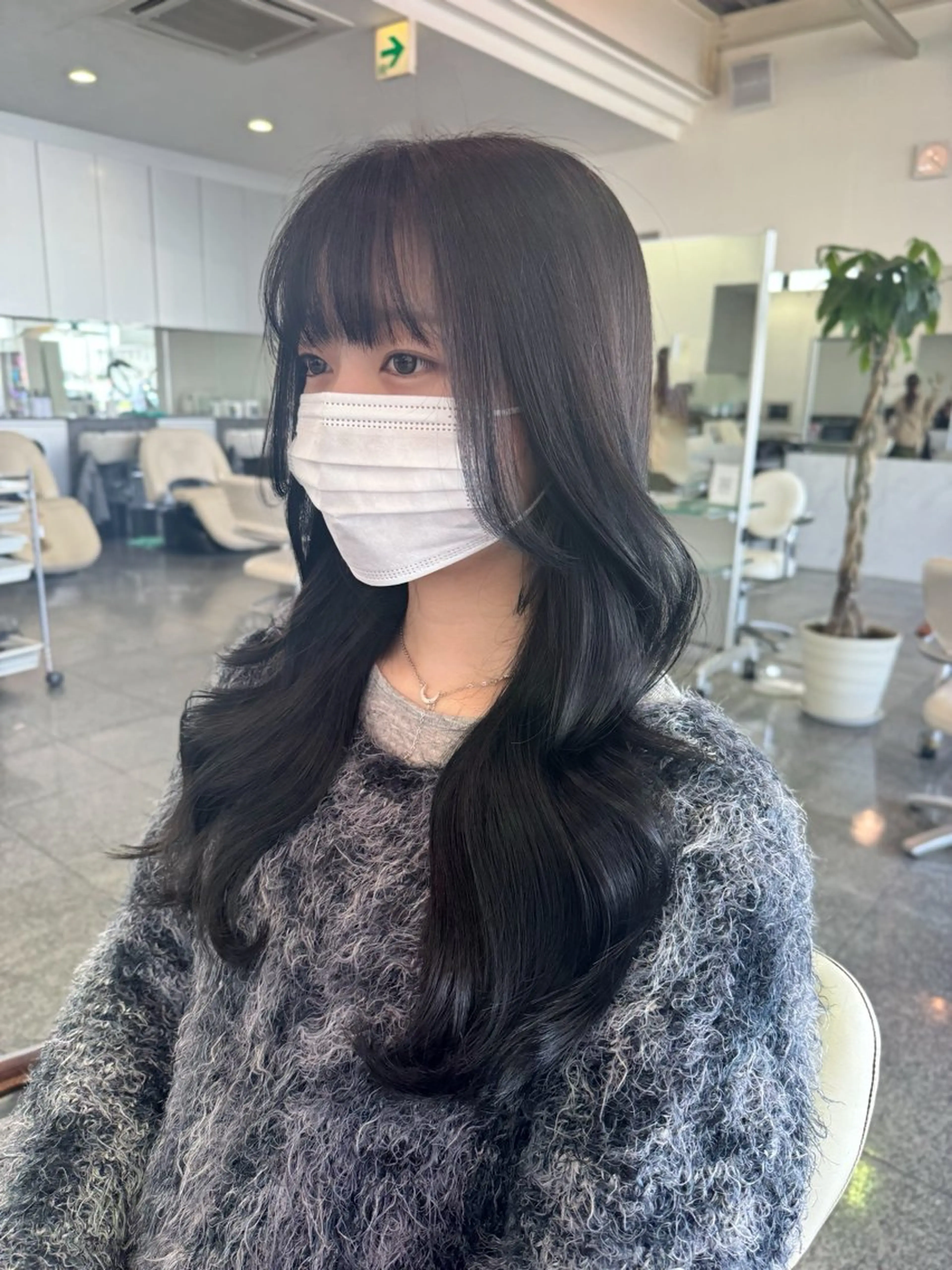 ロング カラー 黒髪 ブルーカラー ブルーブラック 韓国風ヘア 🫧ヒシダアキ taboo.i🫧のヘアスタイル