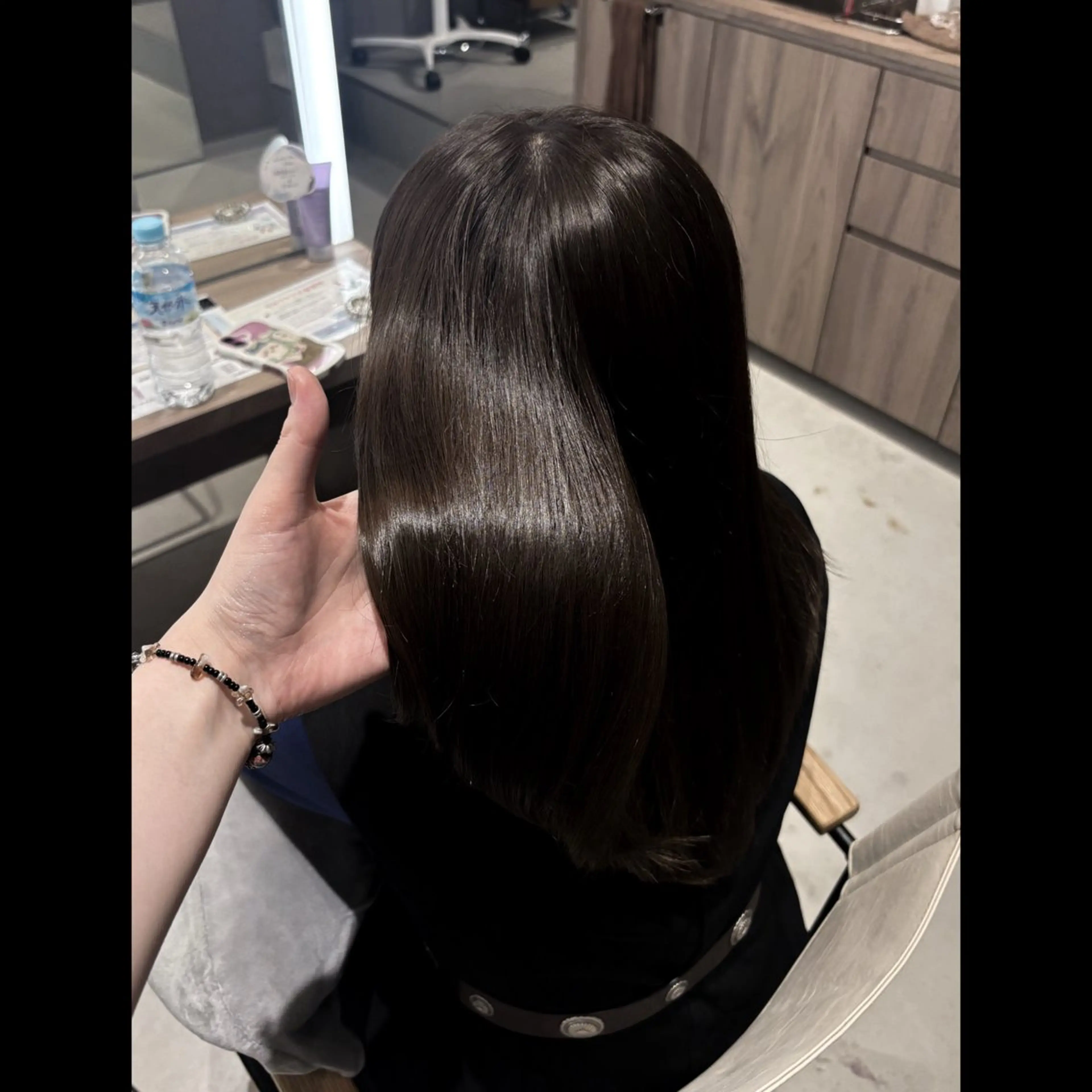 セミロング 彩名/透明感カラー/ レイヤーカットのヘアスタイル