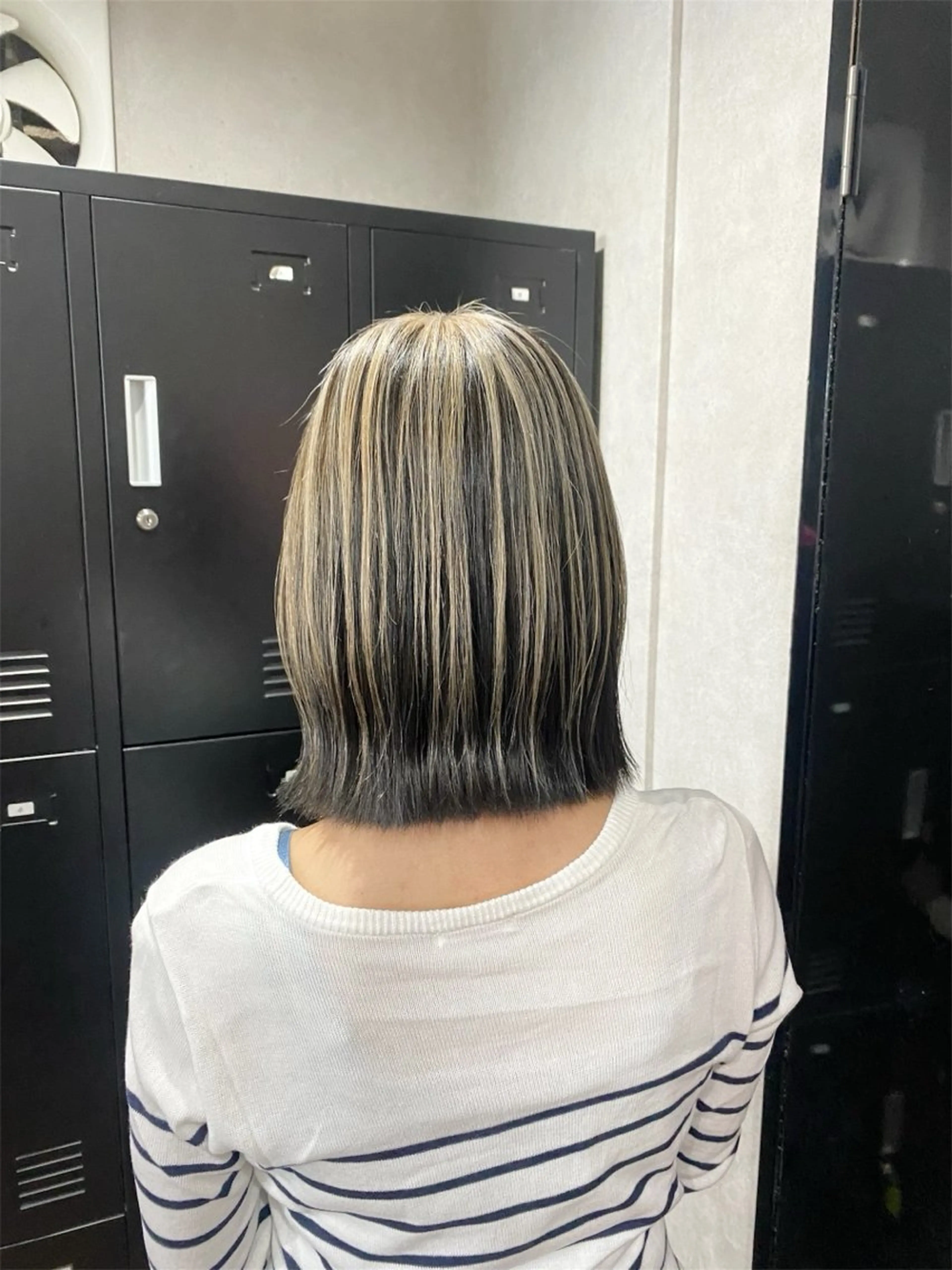 ミディアム ハイライト カット ヘアカラー ＳＨＩ ＺＵのヘアスタイル