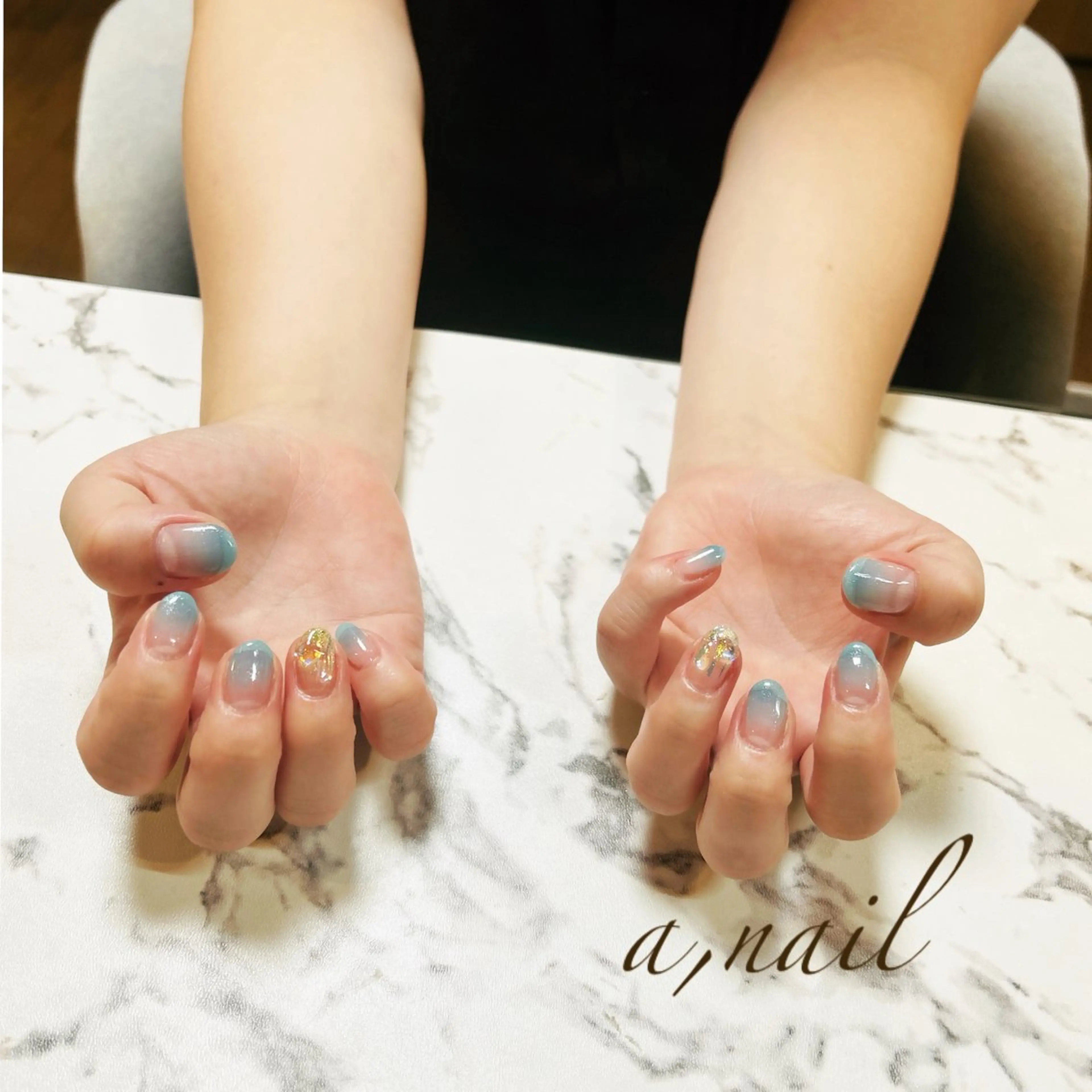 ネイル オーロラネイル グラデーション 氷ネイル・うるうるネイル キラキラネイル ラメ(グリッター) ハンドネイル ネイルサロン エーネイルのネイルデザイン