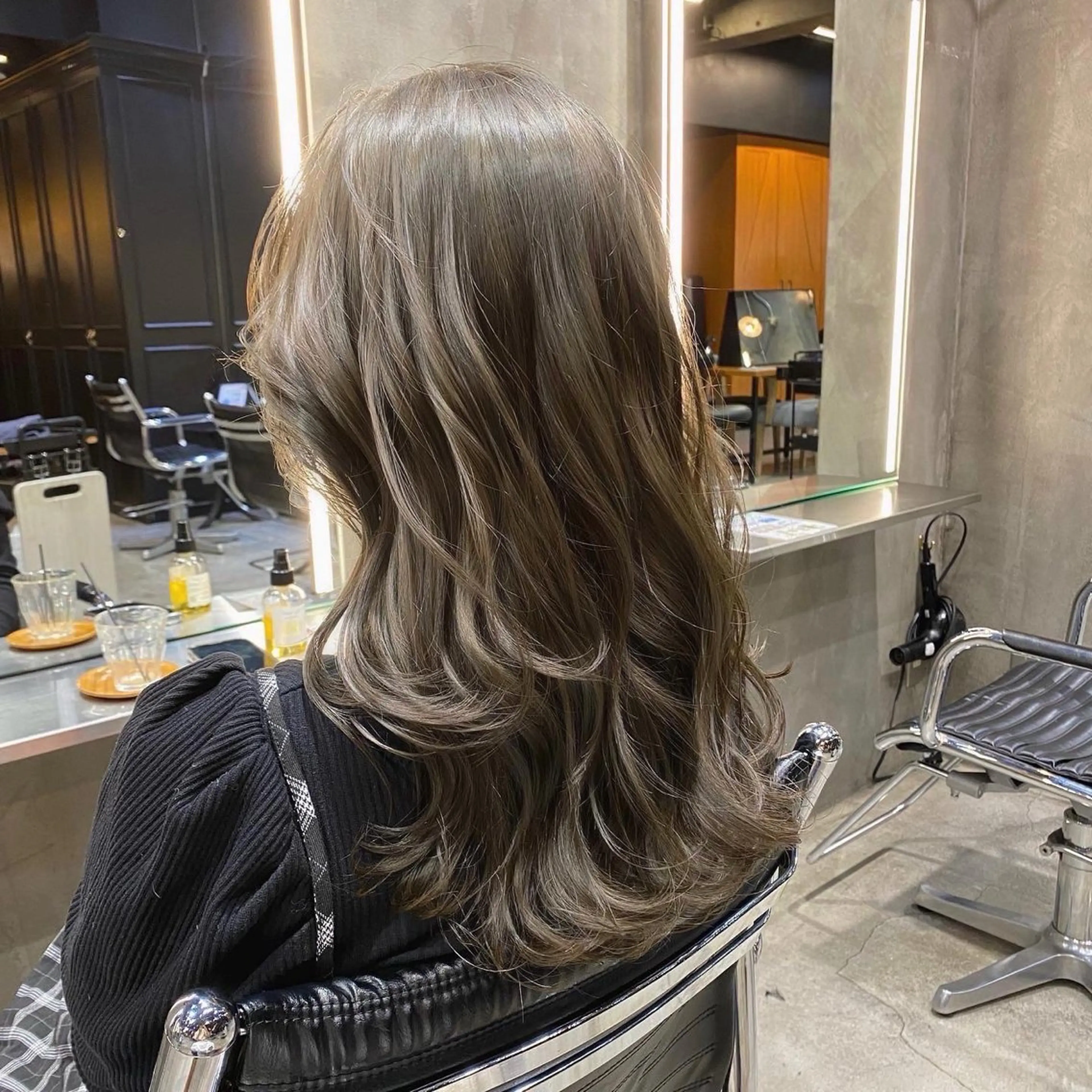 ロング カラー アッシュ アッシュグレー ブリーチ ダブルカラー イルミナカラー カット ヘアカラー 透明感カラー🌿 グレージュ🐺陽介のヘアスタイル