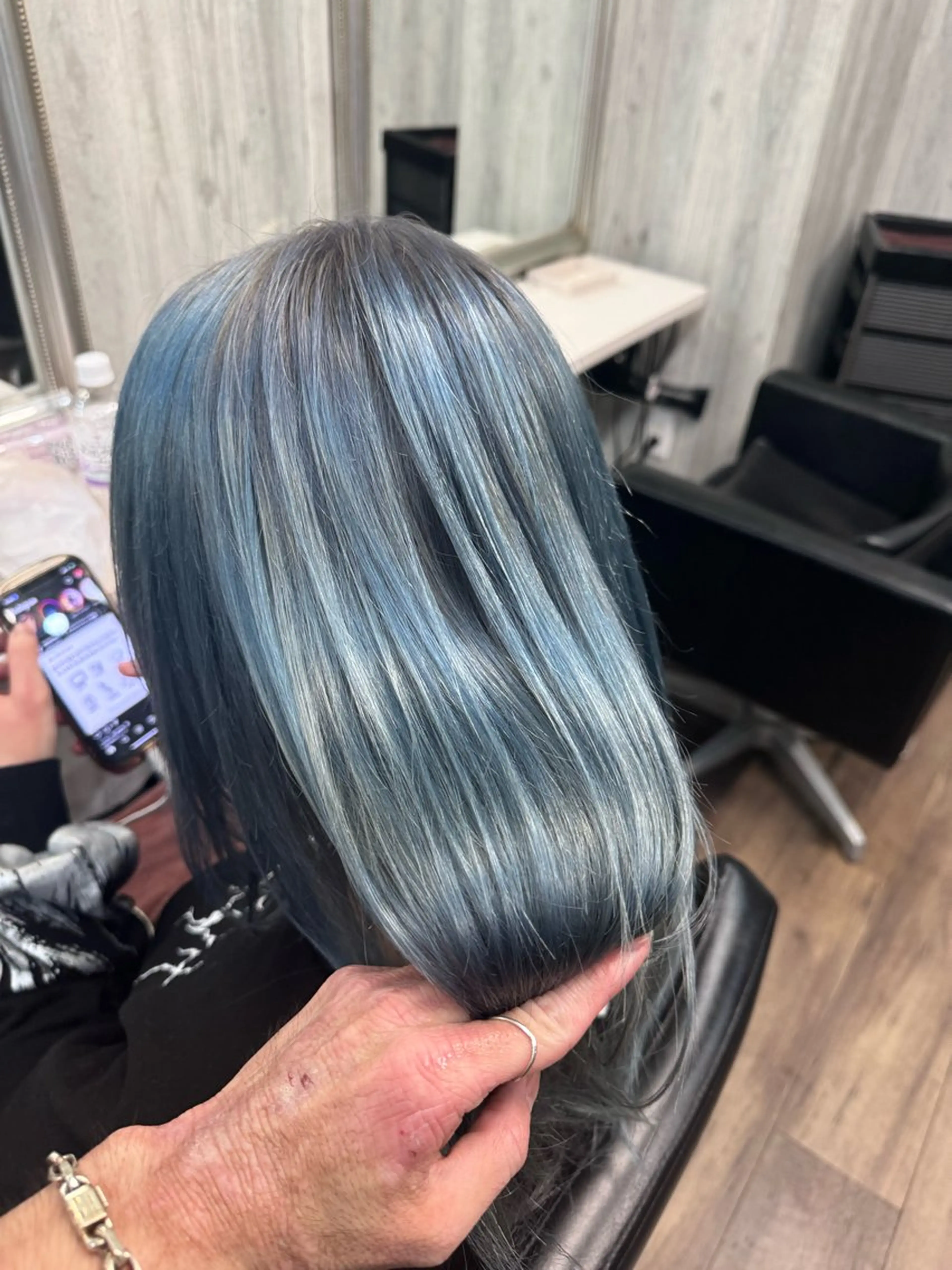 セミロング ヘアカラー トリートメント ✨池袋ブリーチ特化 Hibiki✨のヘアスタイル