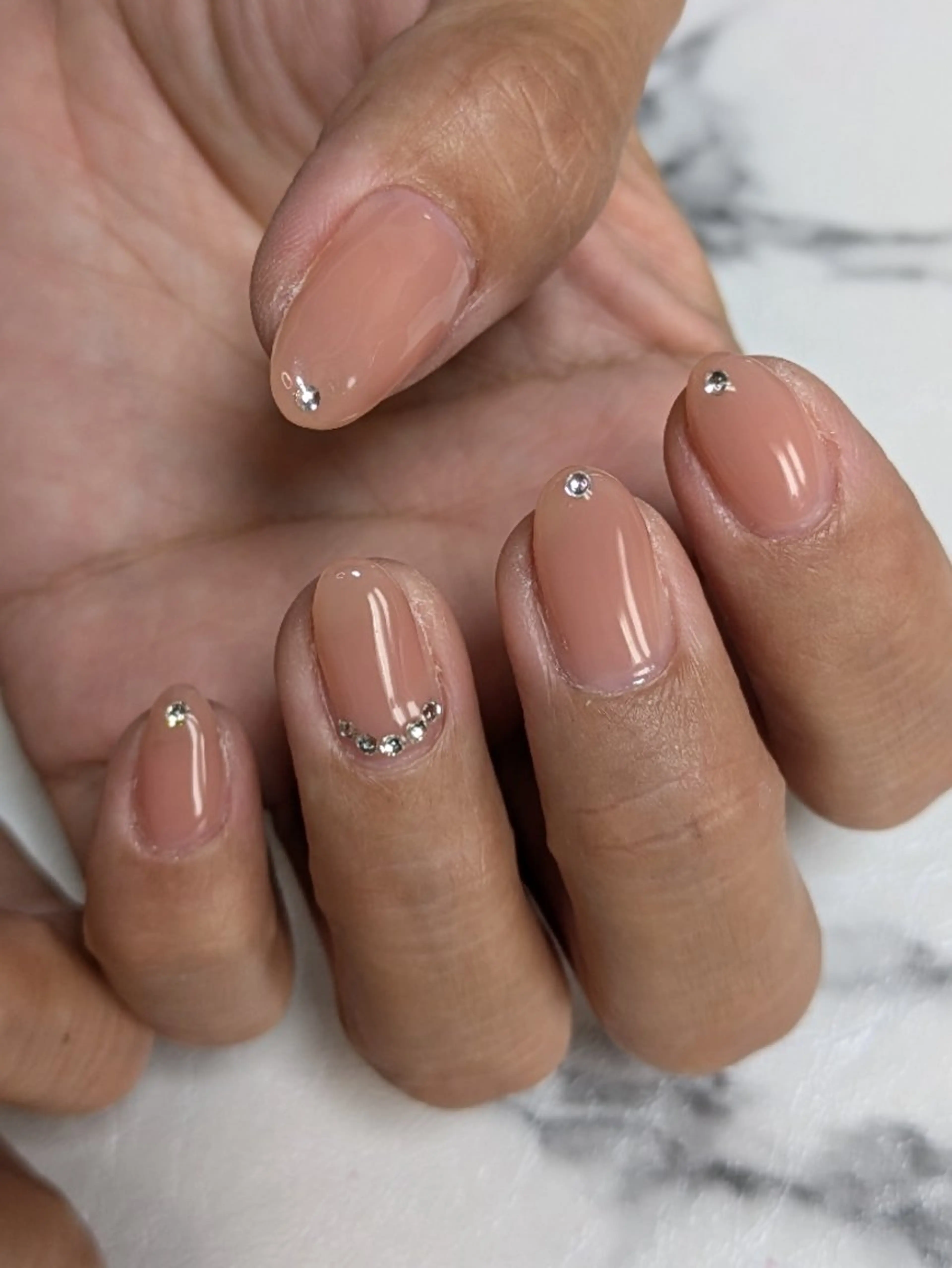 ネイル ワンカラーネイル ストーンネイル ハンドネイル  SOLEIL 小玉の眉毛・アイブロウイメージ