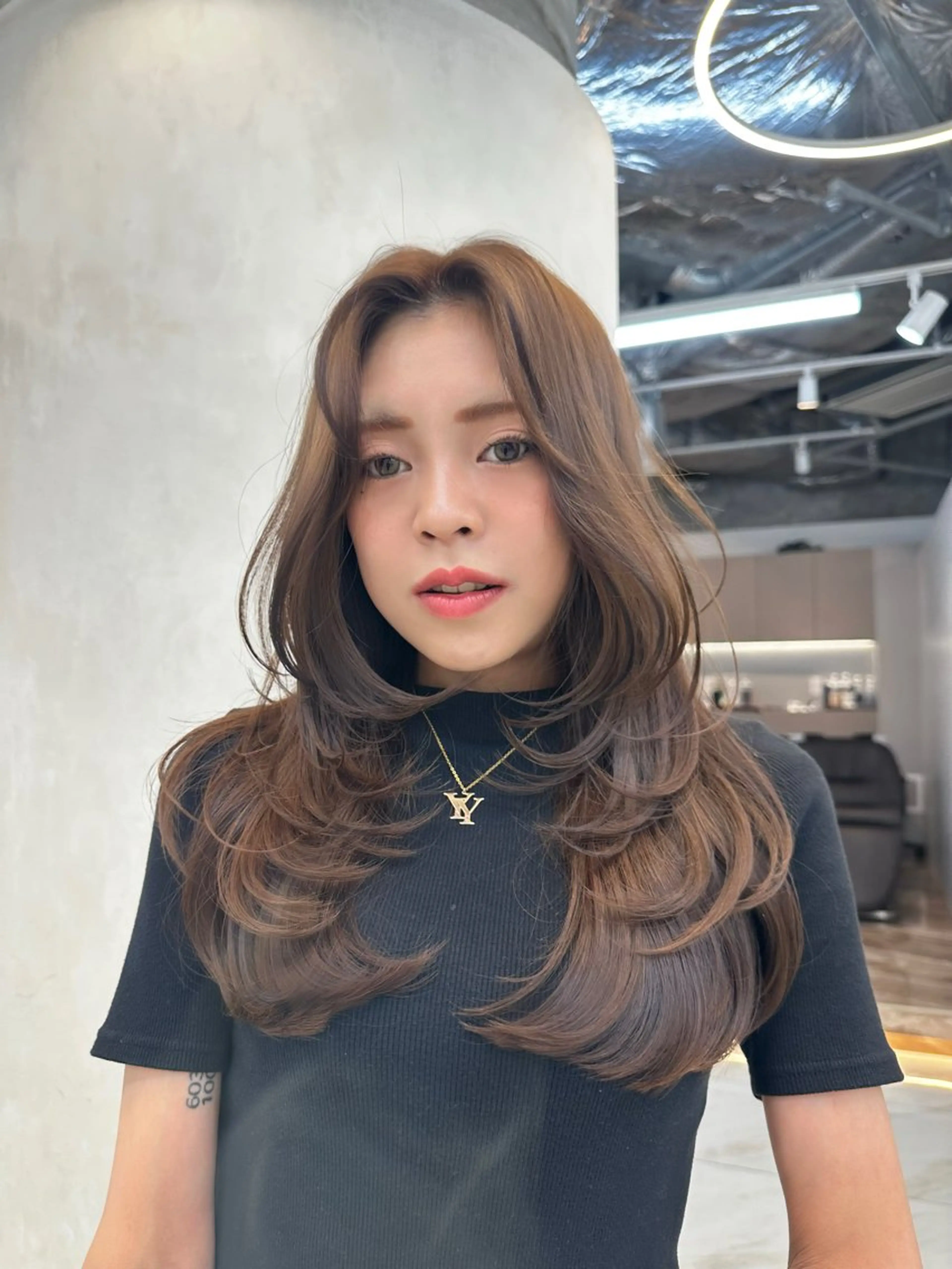 セミロング カラー レイヤーカット 似合わせカット カット ヘアカラー トリートメント ヘアセット 韓国風レイヤーカラー ライムのヘアスタイル