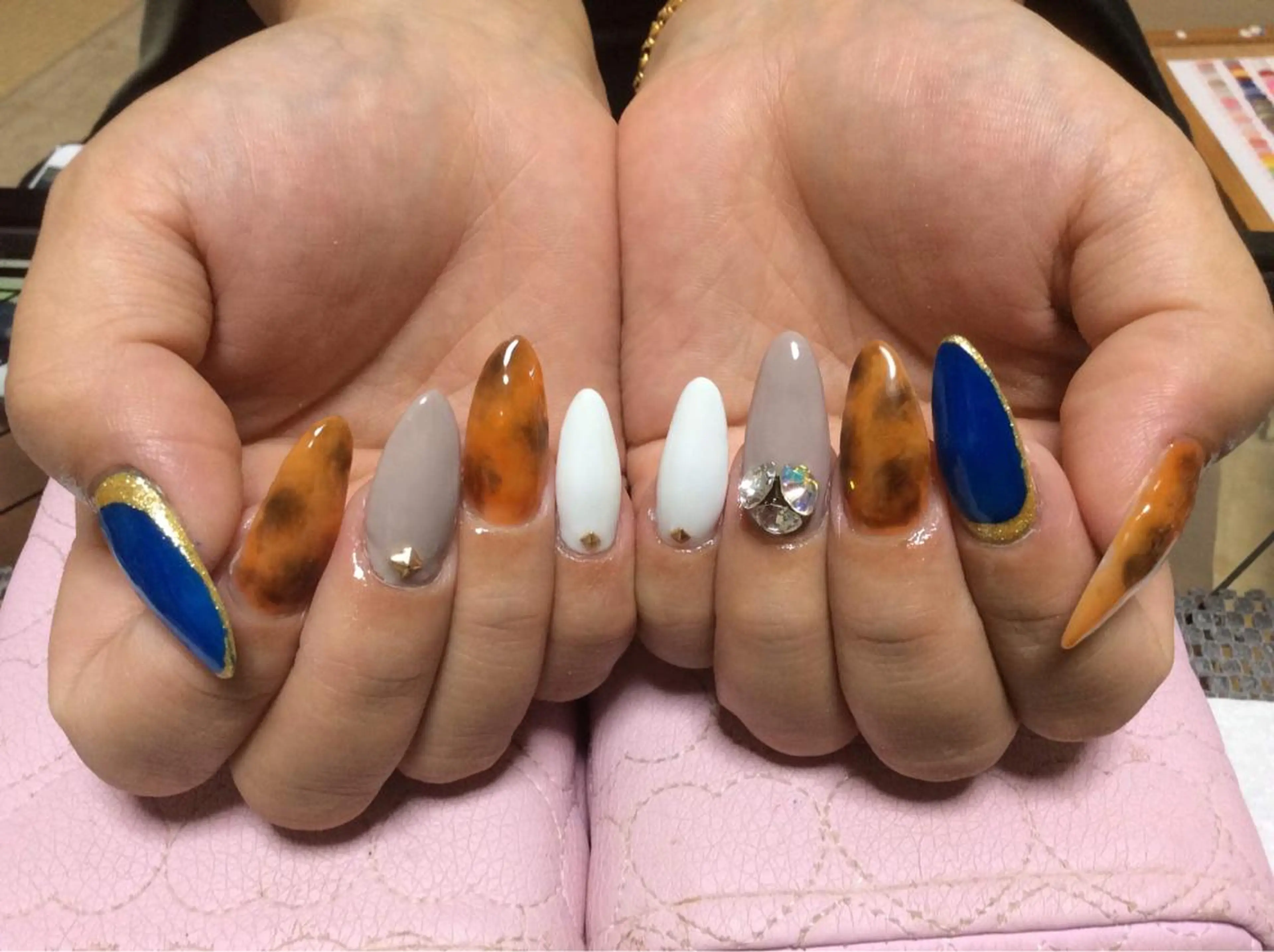 ネイル フラワー ムーンのネイルデザイン