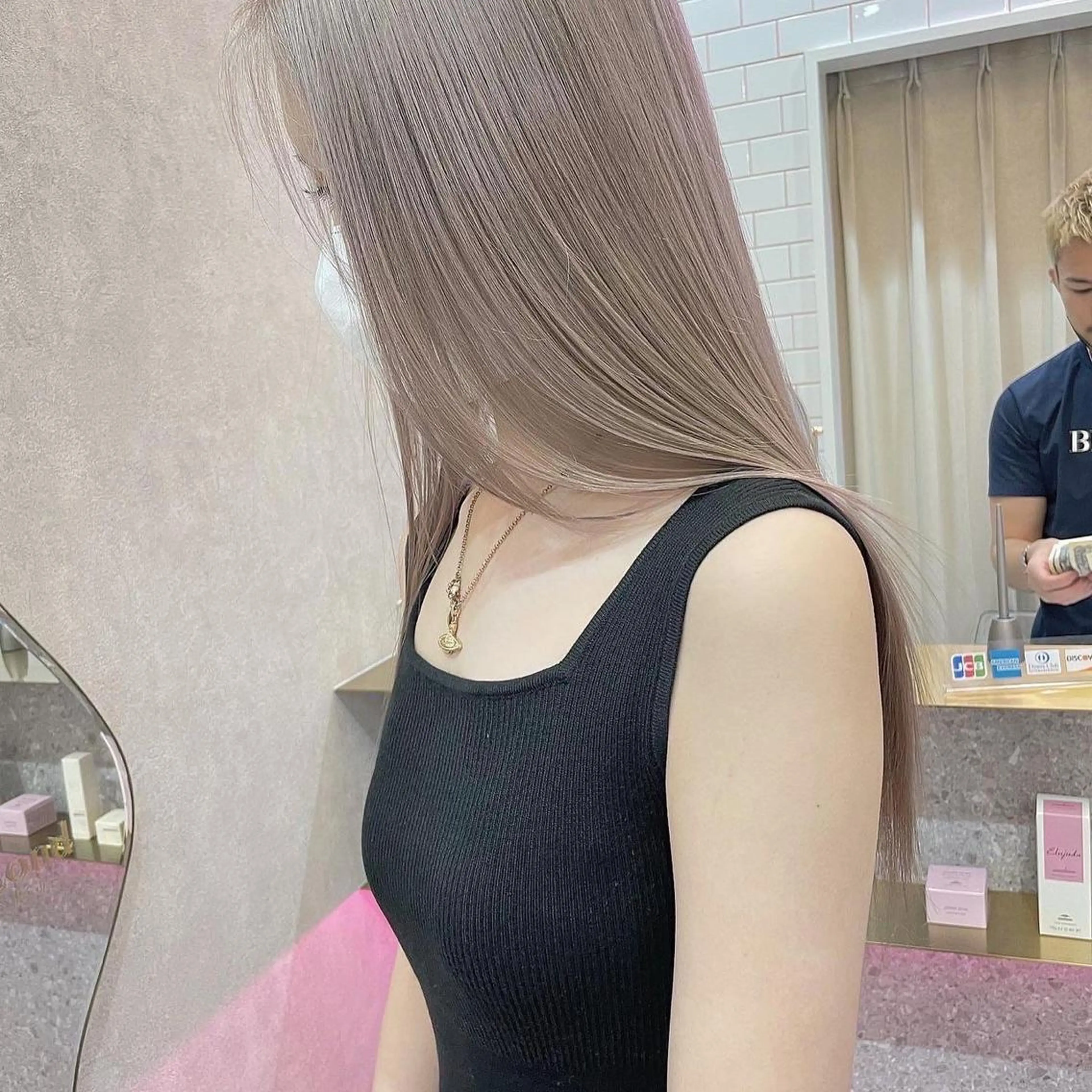 ロング カラー karin ボブハイトーンのヘアスタイル