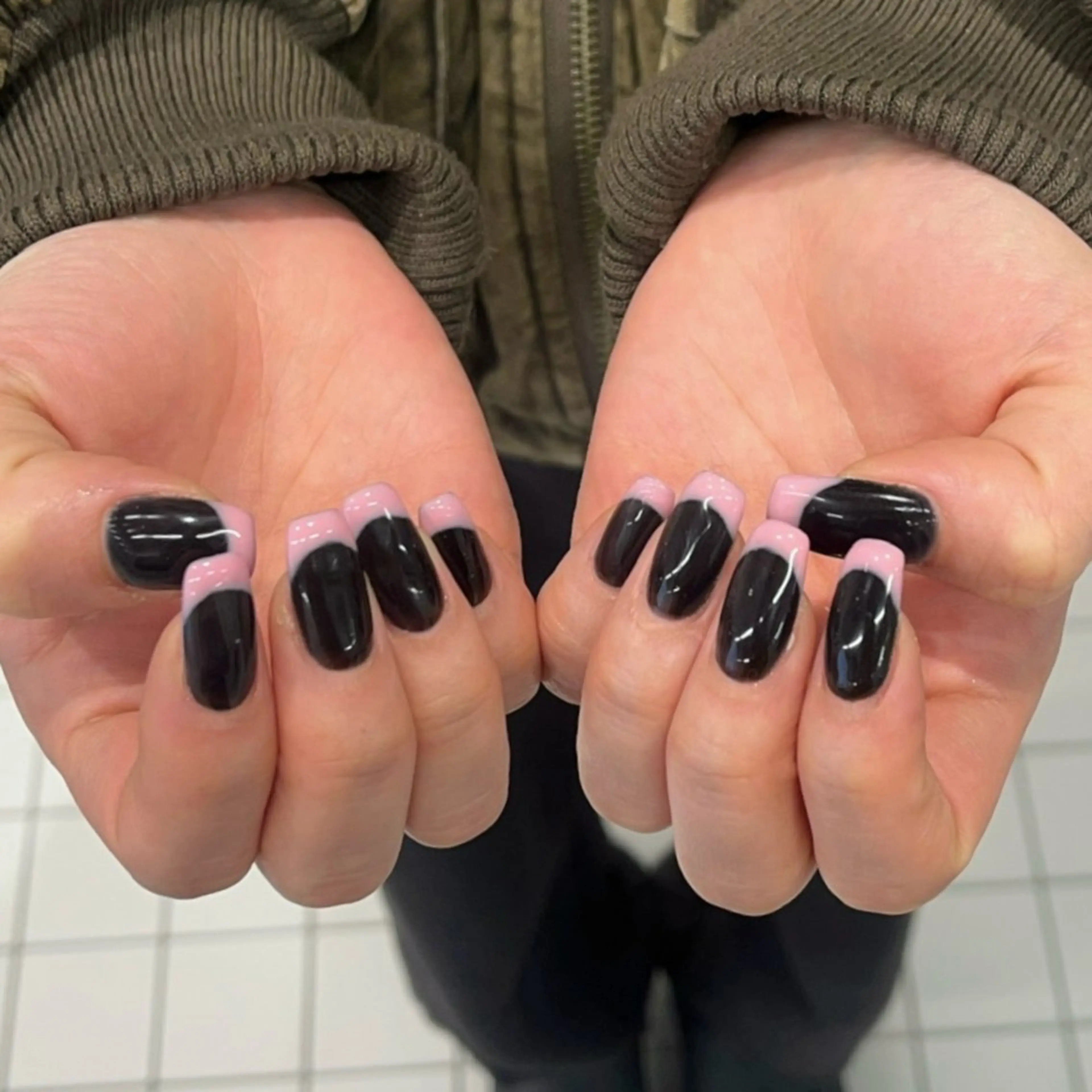 ネイル フレンチネイル ラメ(グリッター) ラメグラデーション 冬ネイル クリスマス ハンドネイル eight nail 春菜のネイルデザイン