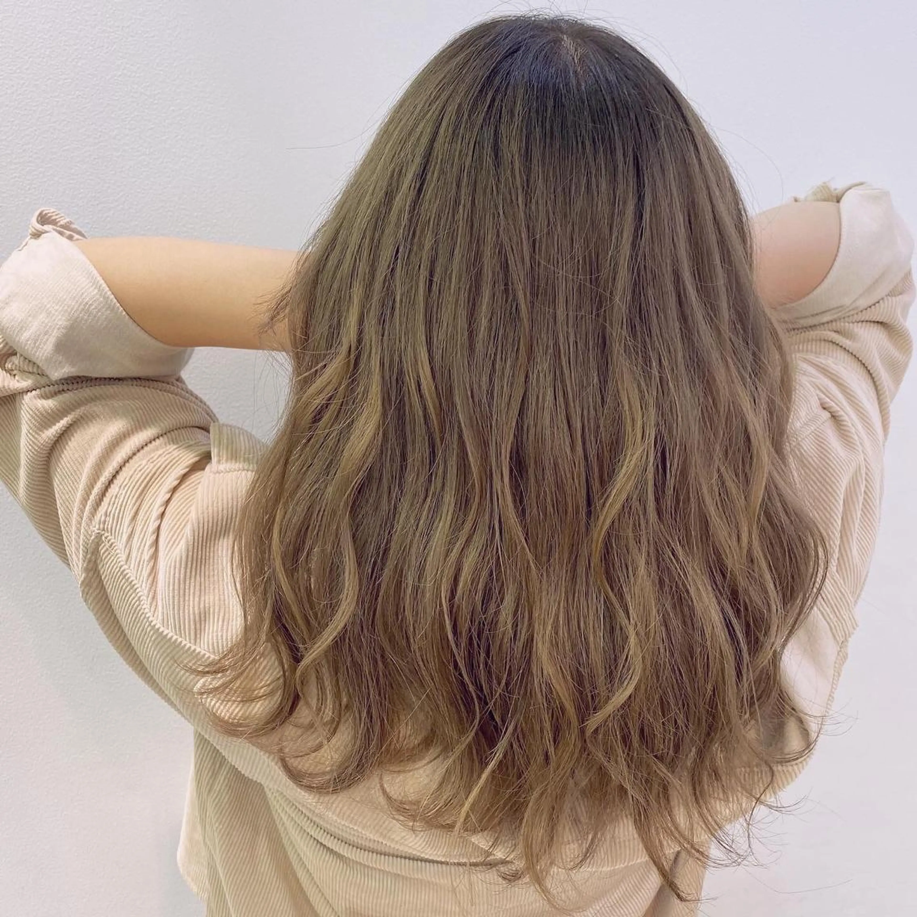 ミディアム カラー バレイヤージュ ブリーチ ケアブリーチ ダブルカラー エドルカラー MARLE 布施店のヘアスタイル