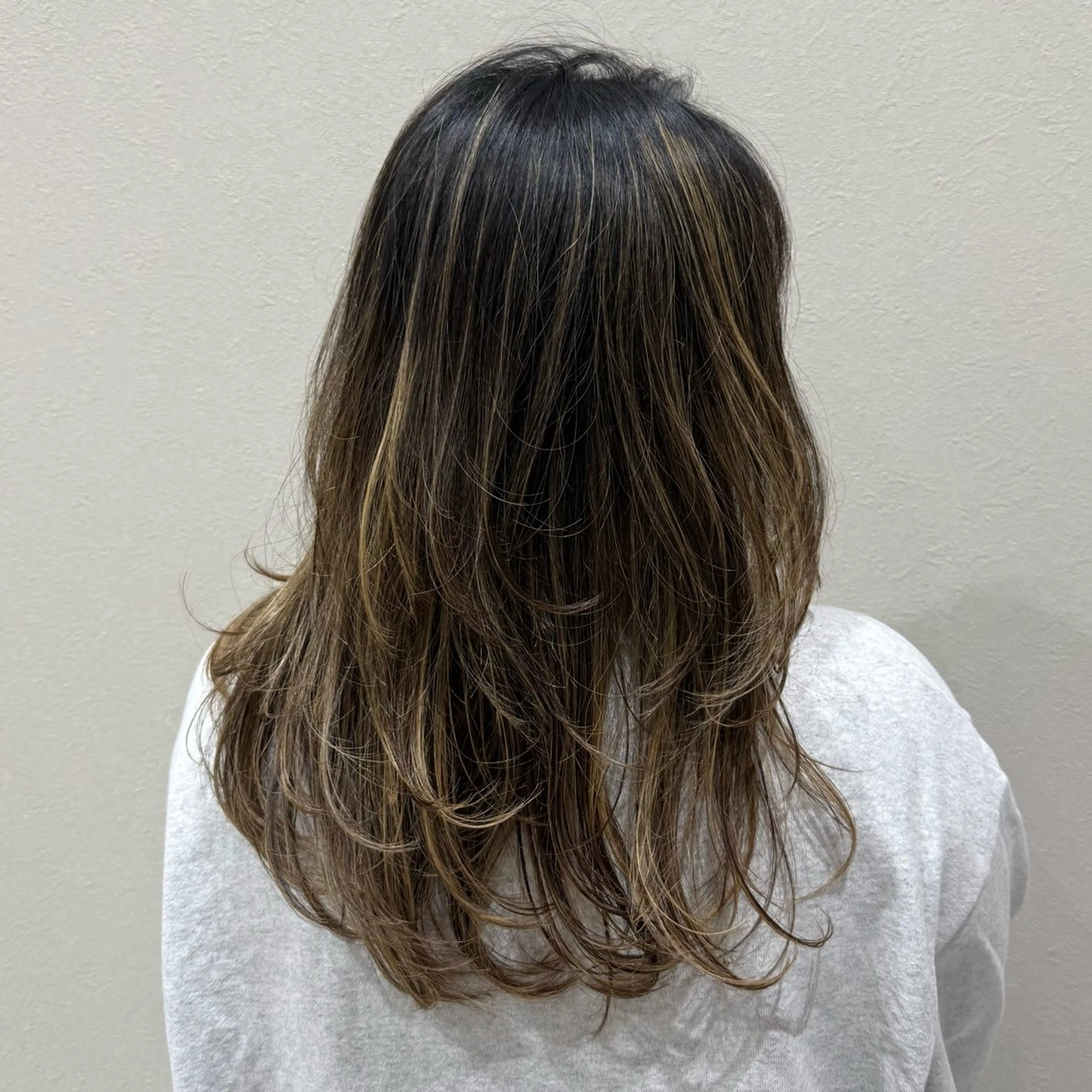 ロング カット トリートメント 韓国レイヤー｜ 透明感カラー｜ココナのヘアスタイル