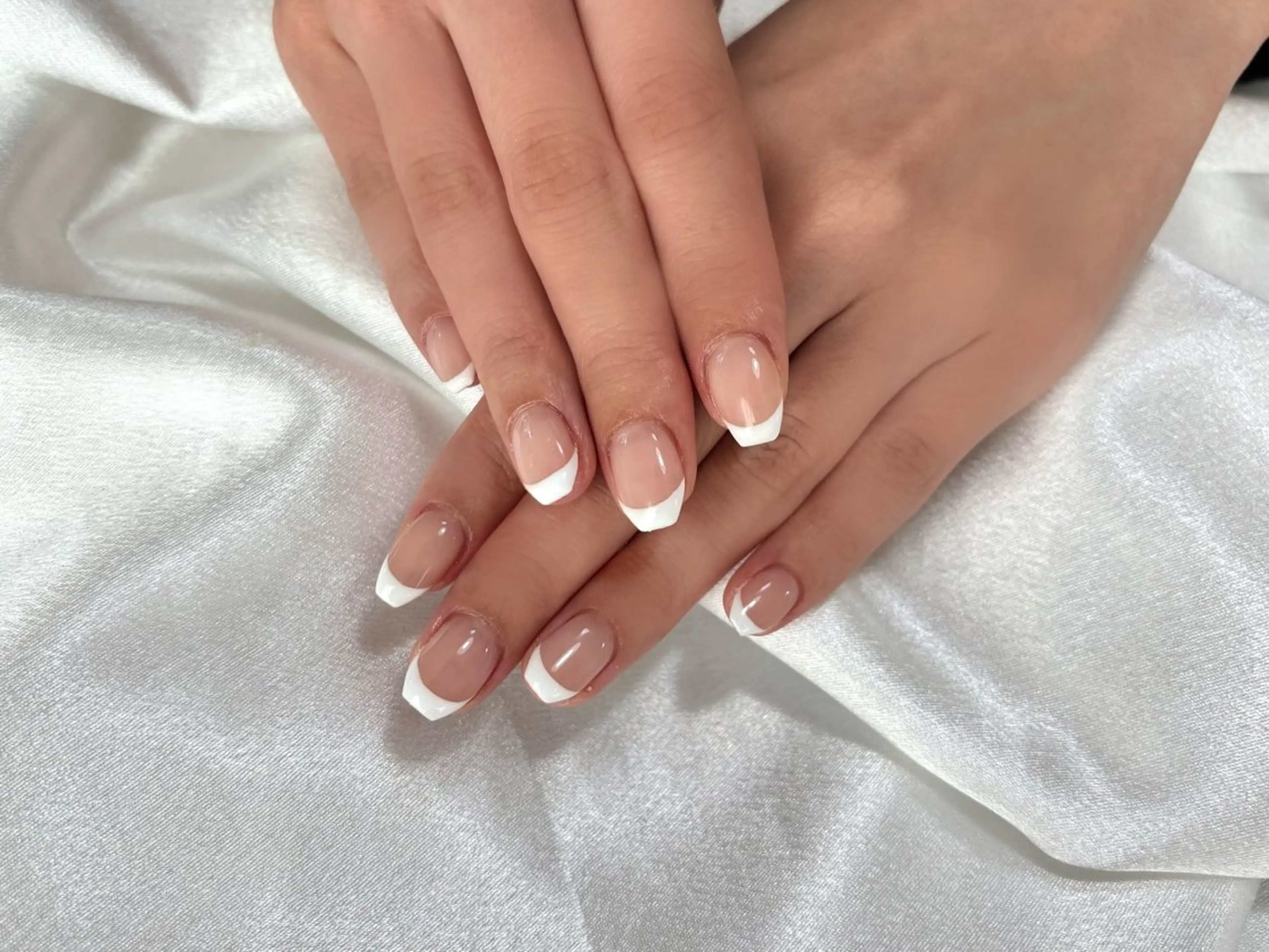 ネイル ブルー チークネイル フレンチネイル ハート ホログラムネイル る るのネイルデザイン