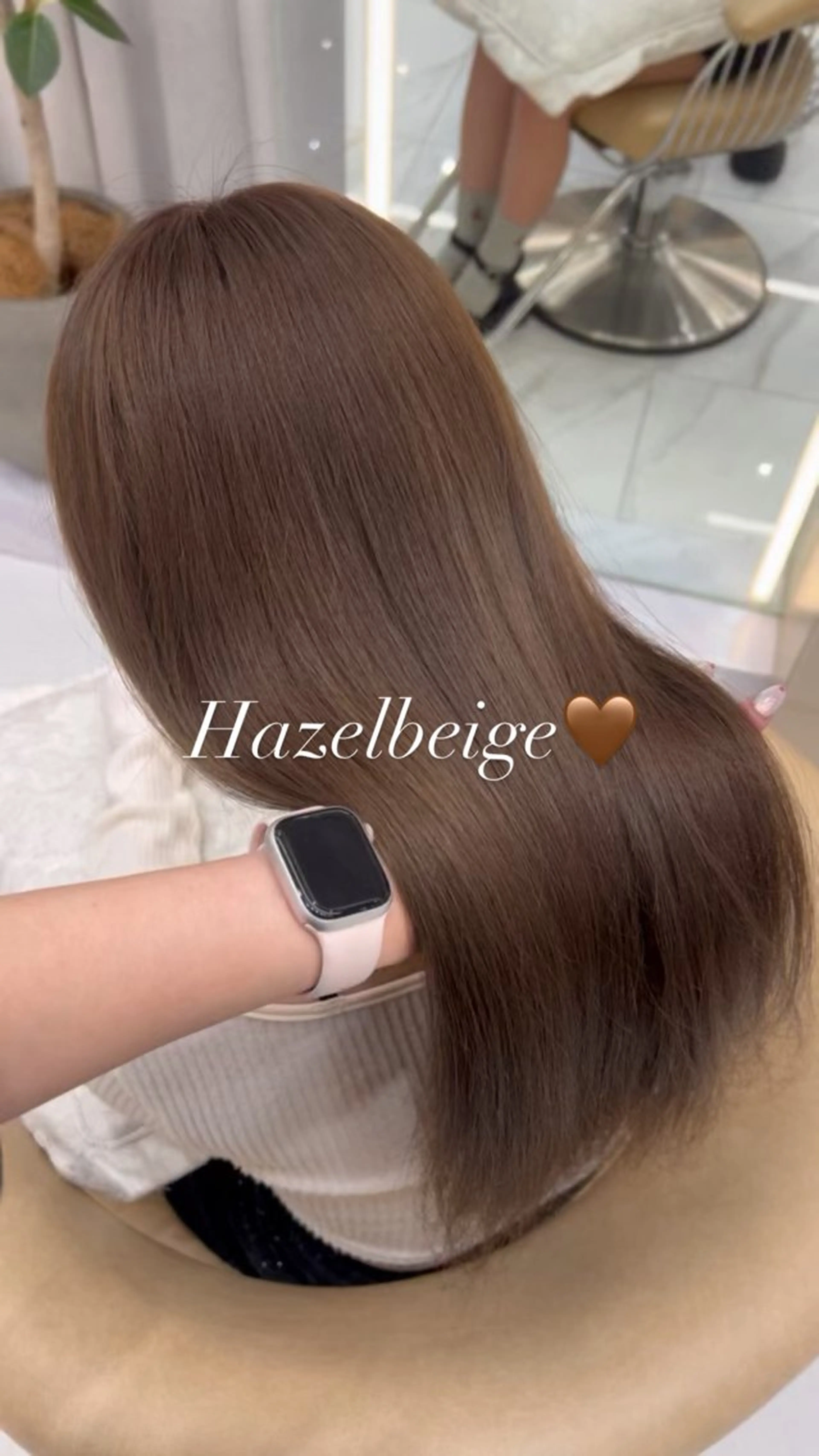 セミロング 艶ブラウン/暖色 カラー/髪質改善みほのヘアスタイル