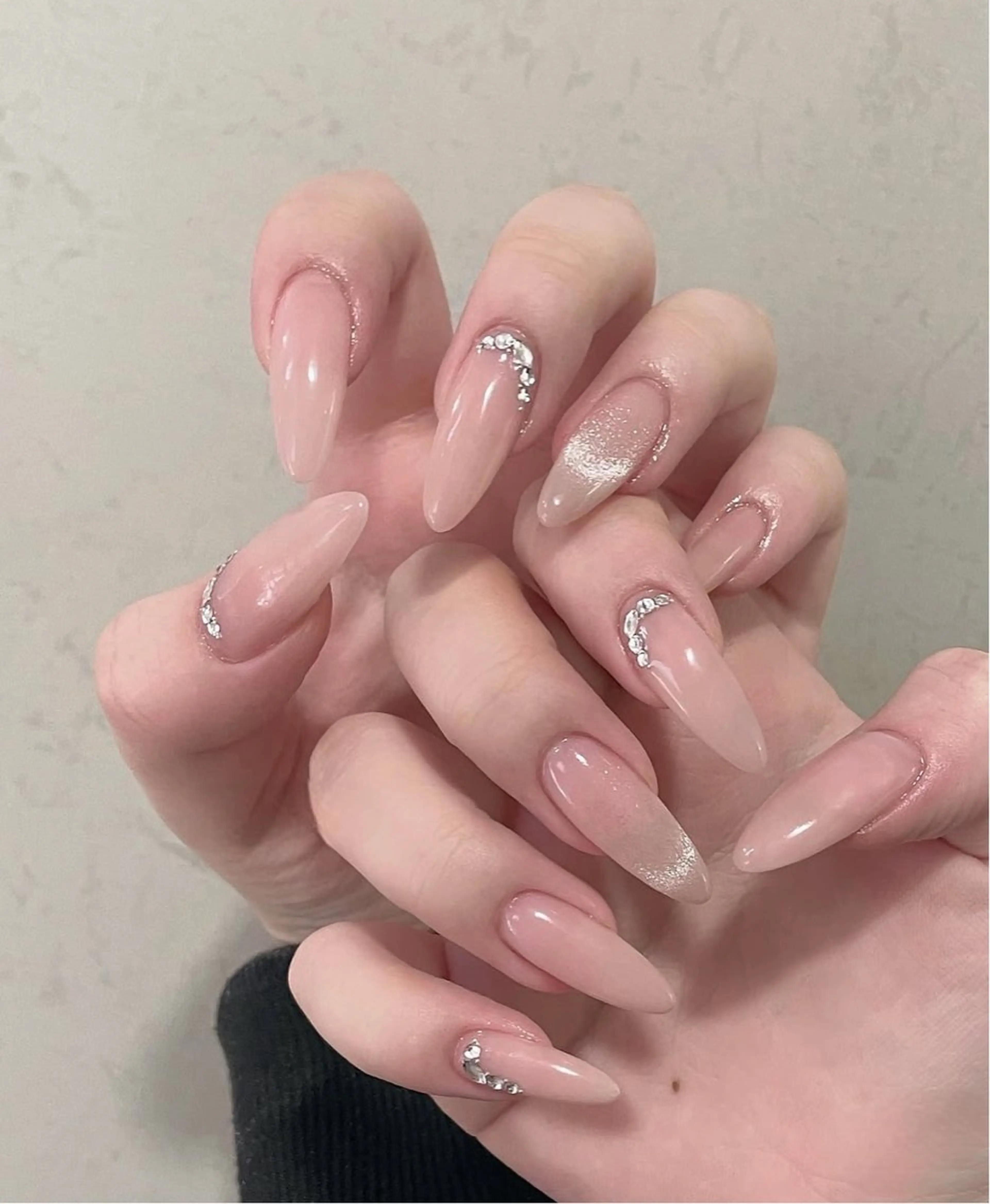 ネイル キラキラネイル マグネットネイル ぷっくりネイル 春ネイル ワンホンネイル ハンドネイル Lyna 池袋のネイルデザイン