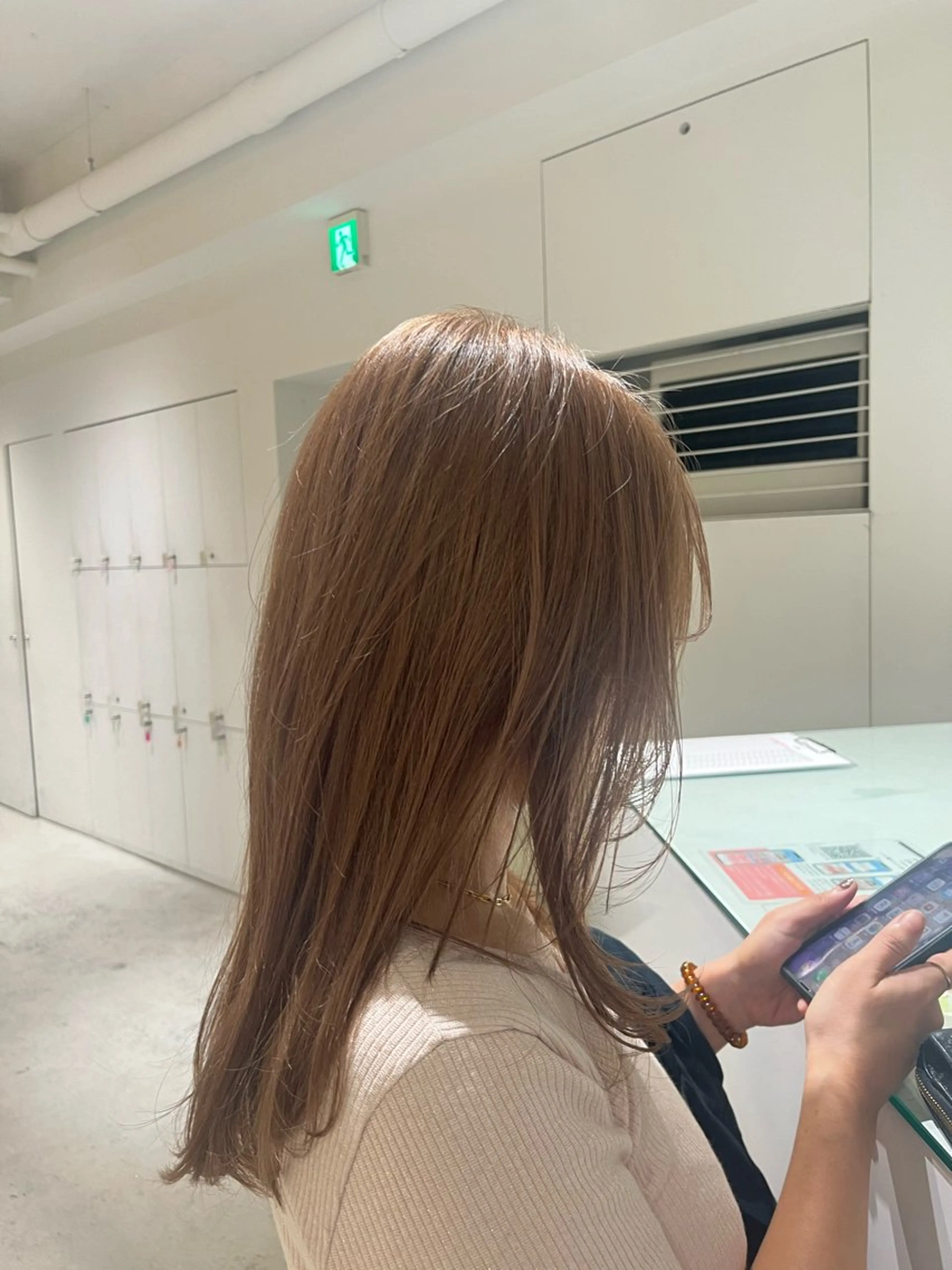 セミロング カラー ベージュカラー 💇‍♀️loely 小島のヘアスタイル