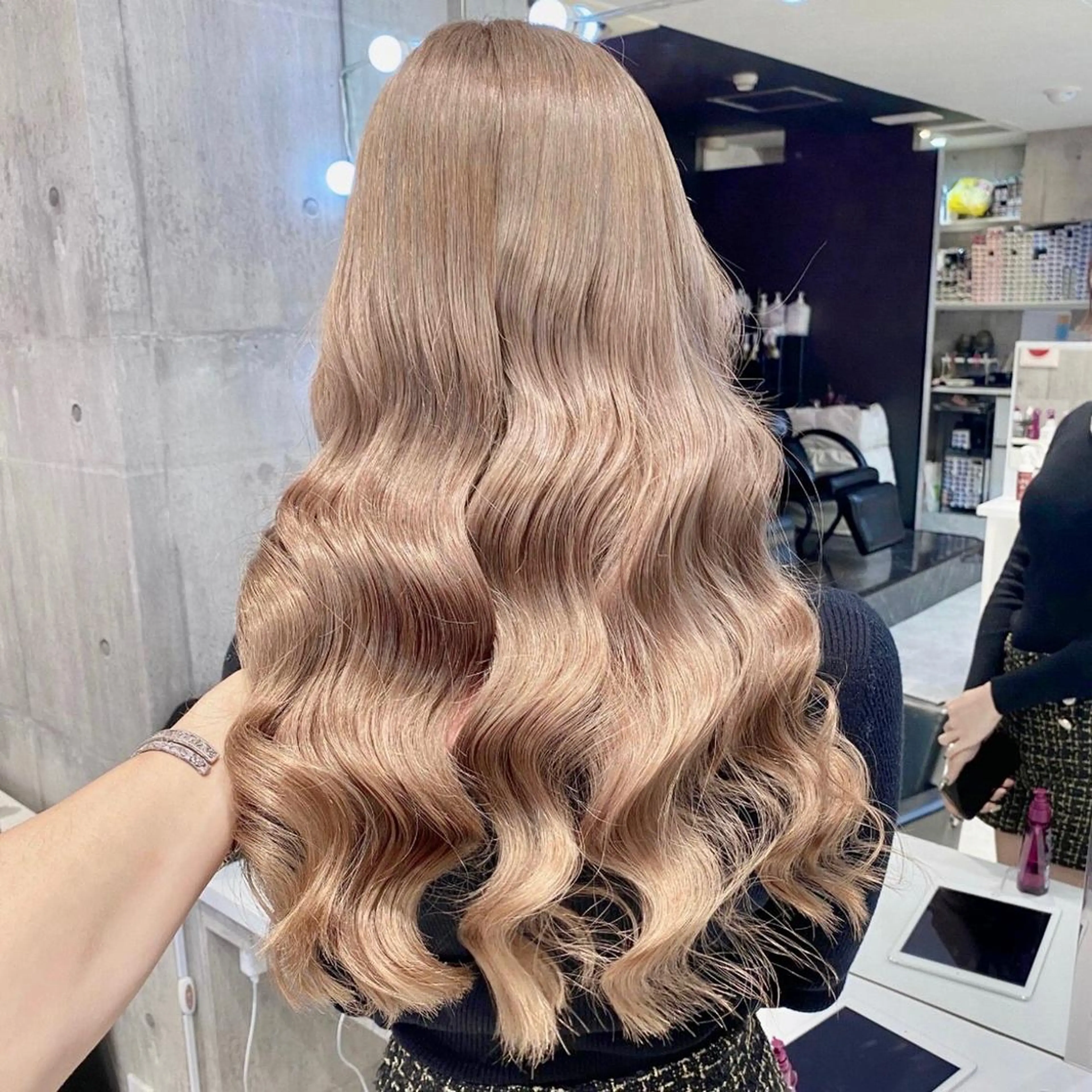 ロング カラー パーマ ヘアアレンジ キッズ アッシュ アッシュグレー アッシュグレージュ バレイヤージュ ミストバング 柔らかカラー/ レイヤーYUTO🧋のヘアスタイル