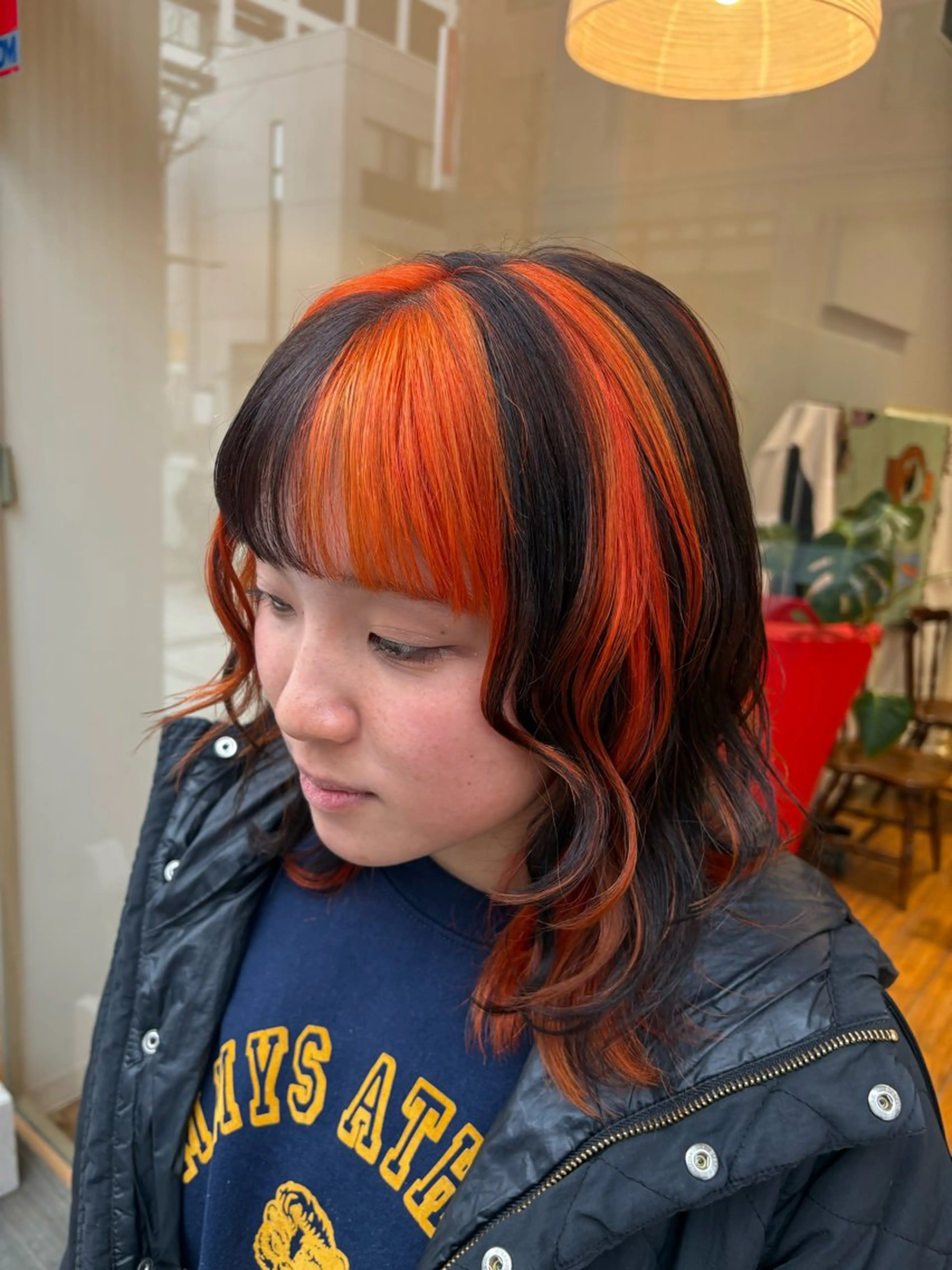 ミディアム カラー ブリーチ レイヤーカット 淀 小南津のヘアスタイル