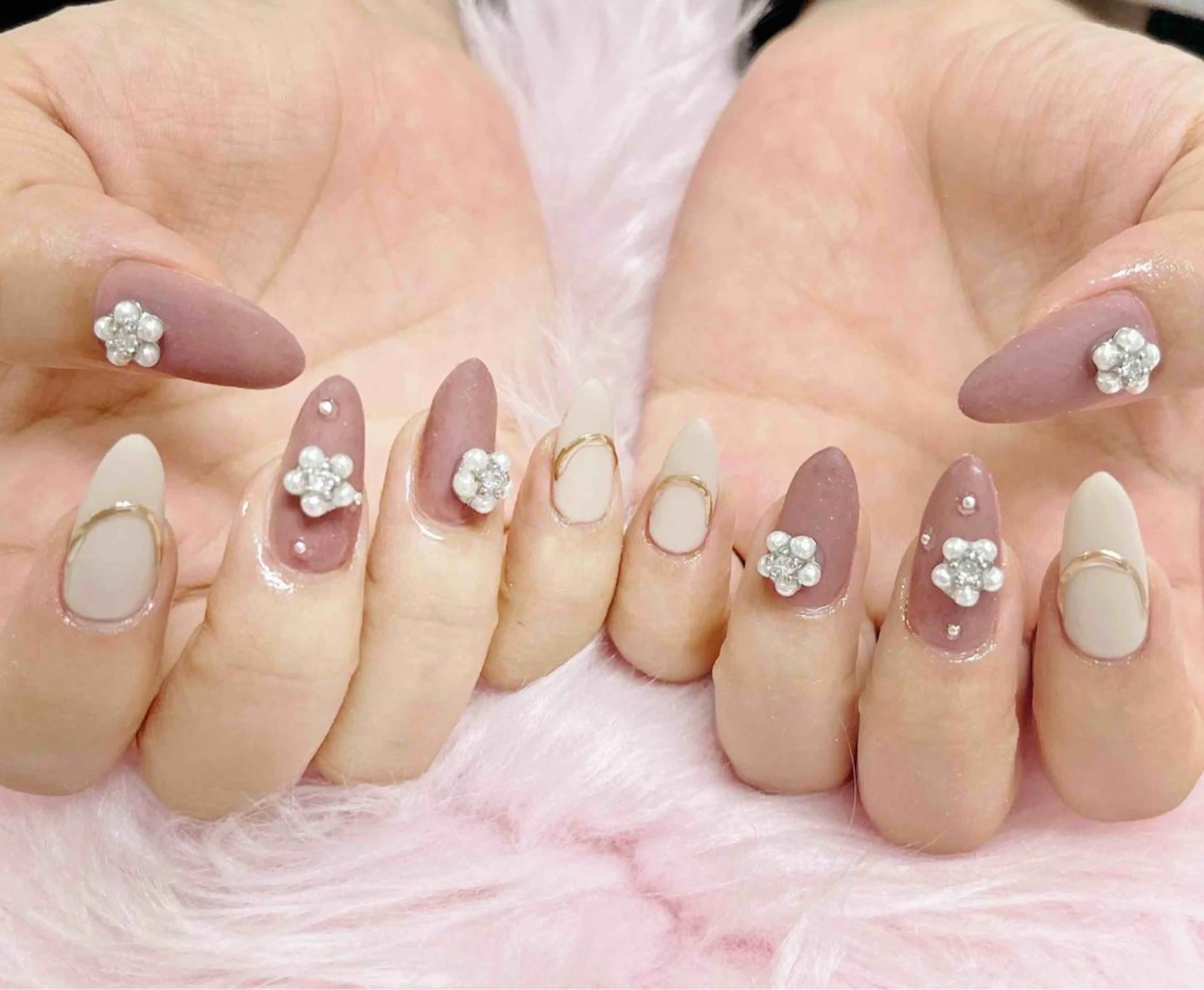 ネイル ハンドネイル MoonNail ユリ🌸のネイルデザイン